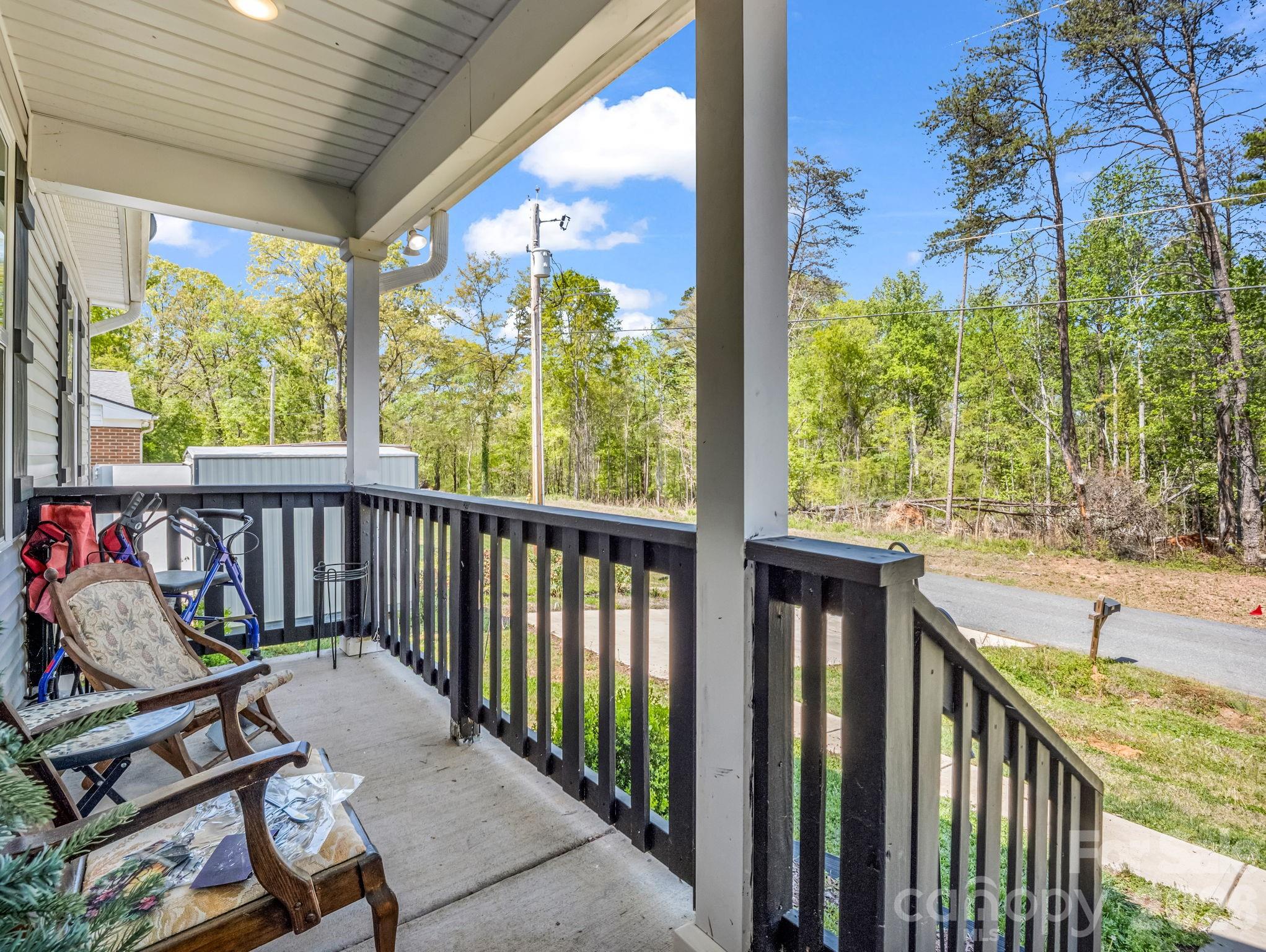 198 Parkland Drive — Forest City