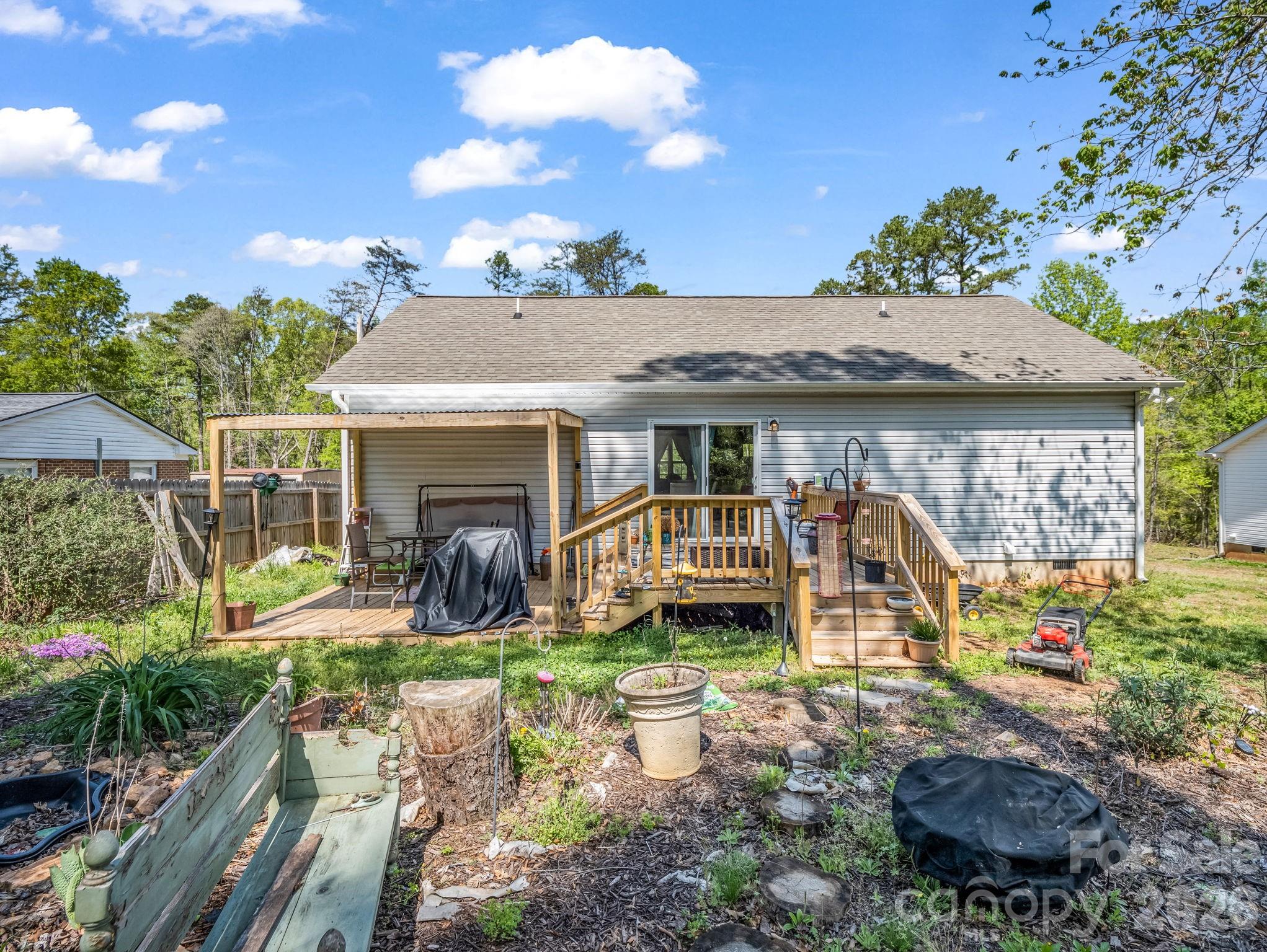 198 Parkland Drive — Forest City