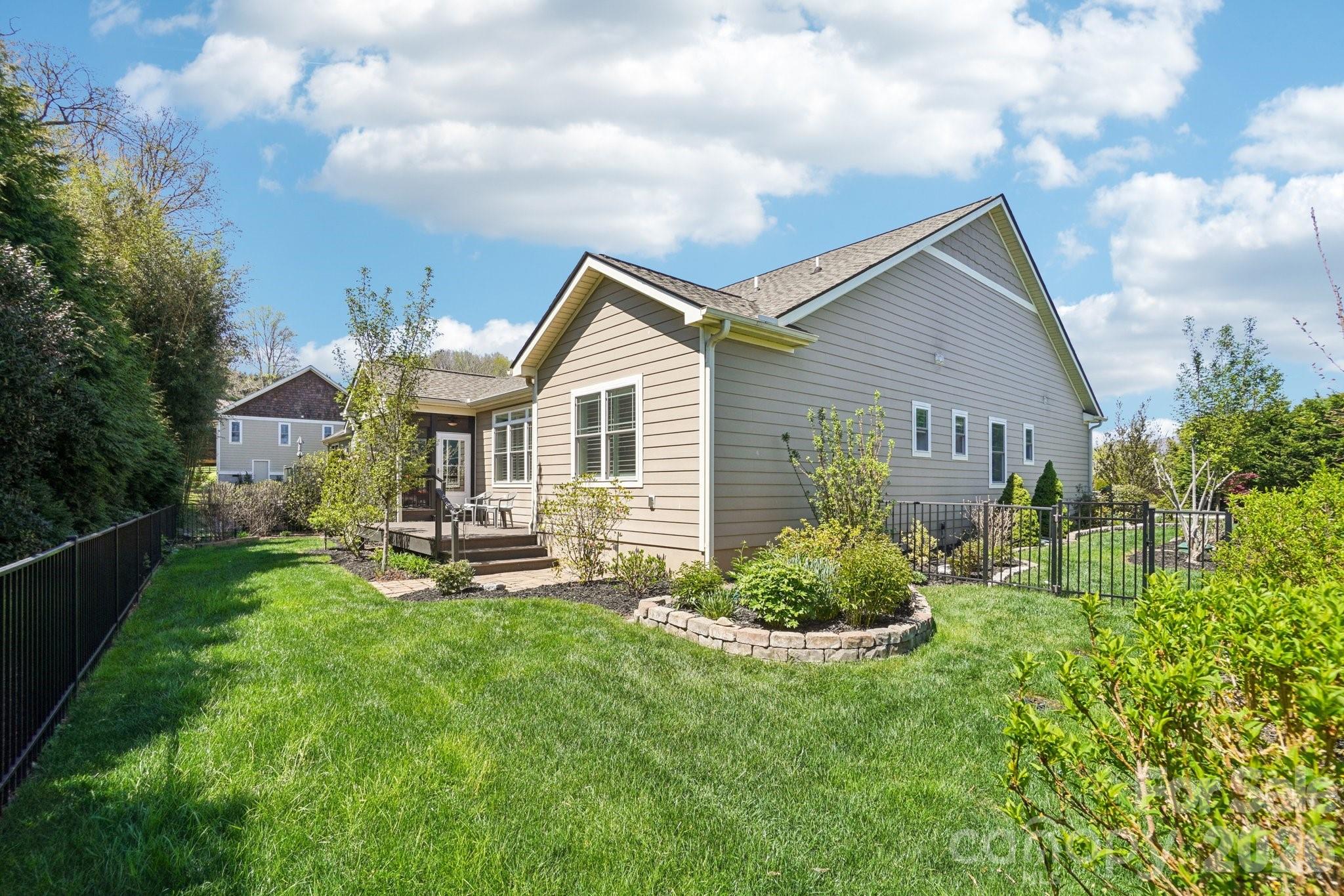 31 N Anvil Avenue — Hendersonville