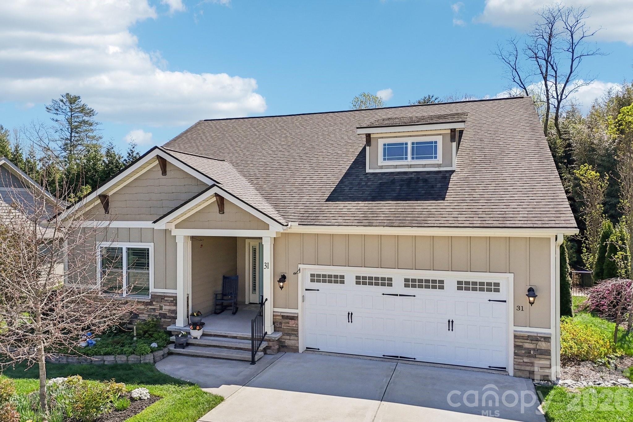 31 N Anvil Avenue — Hendersonville