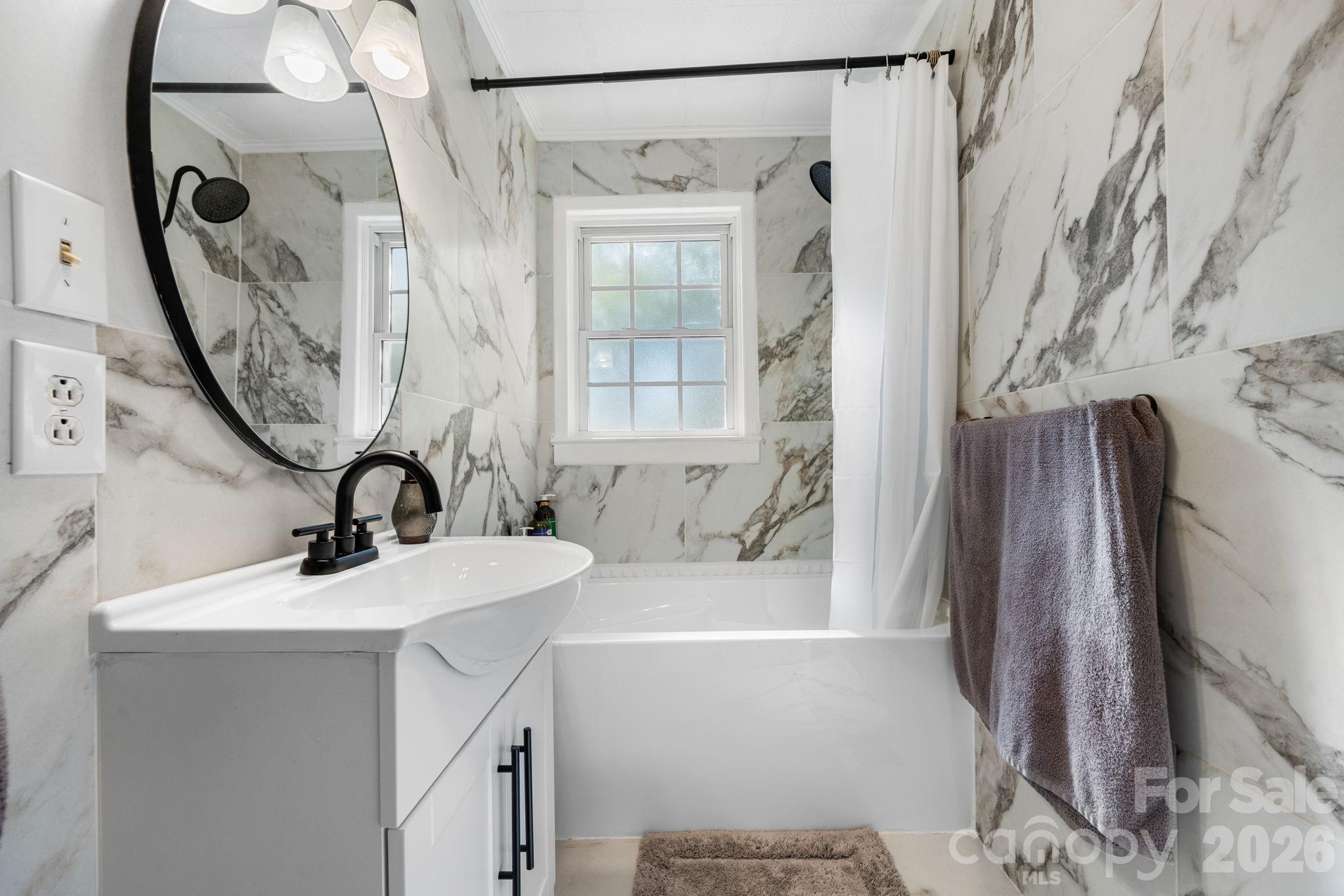 304 Garrou Avenue SE — Valdese