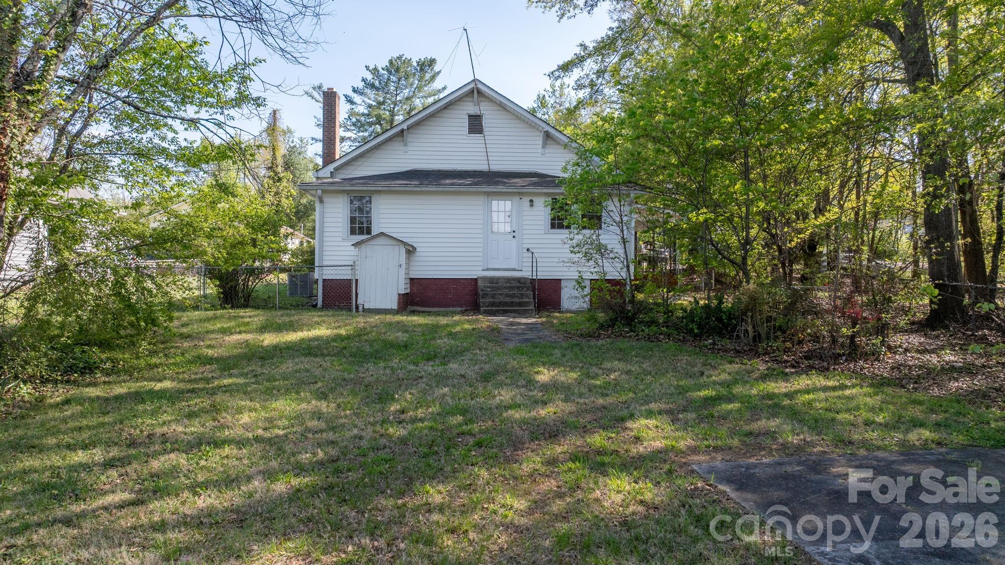 304 Garrou Avenue SE — Valdese