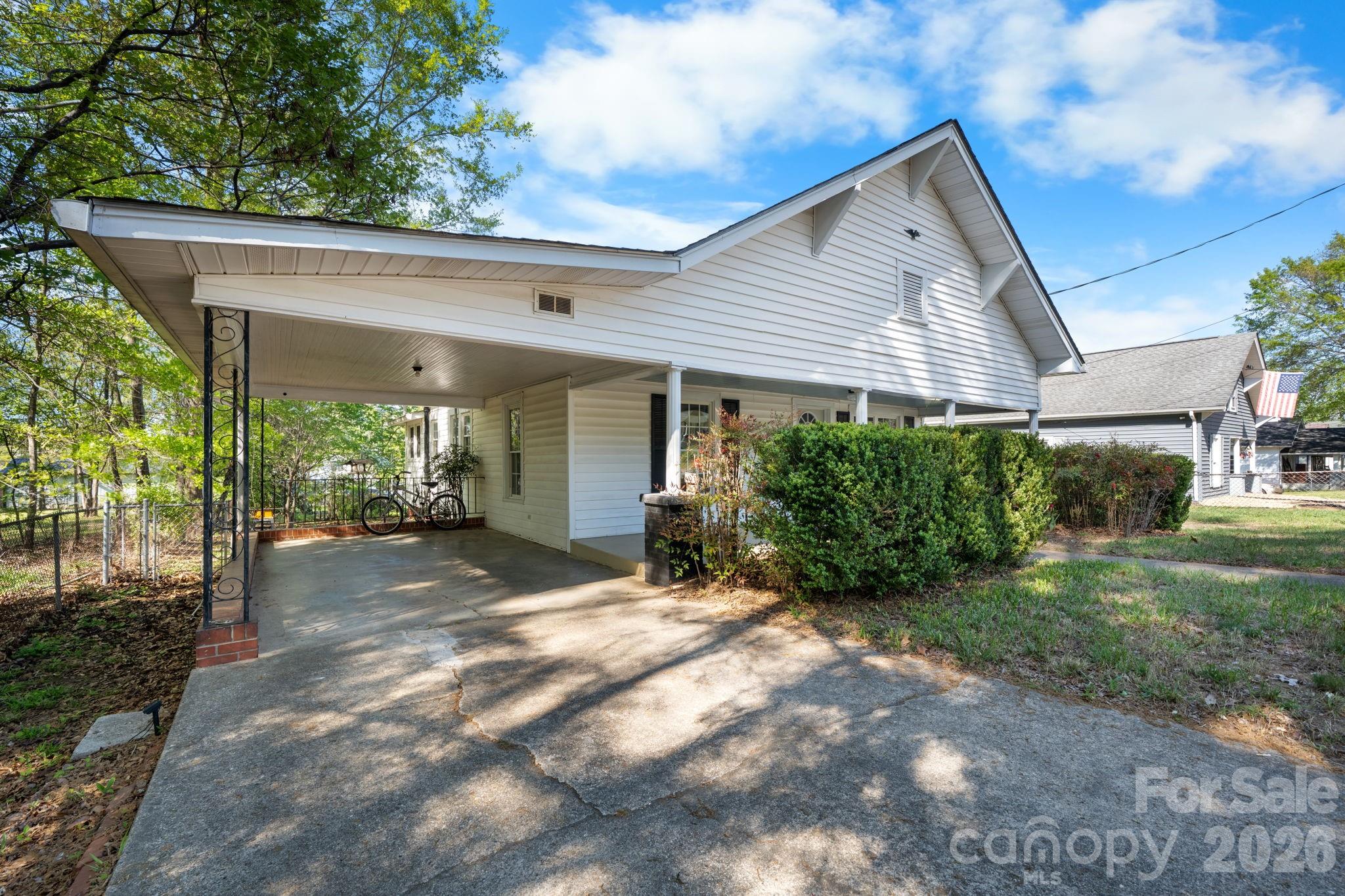 304 Garrou Avenue SE — Valdese