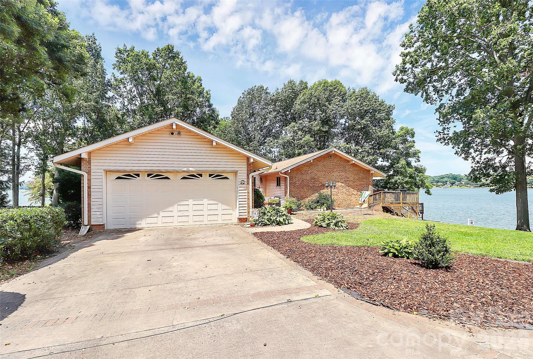 160 Quail Hollow Drive — Kings Mountain