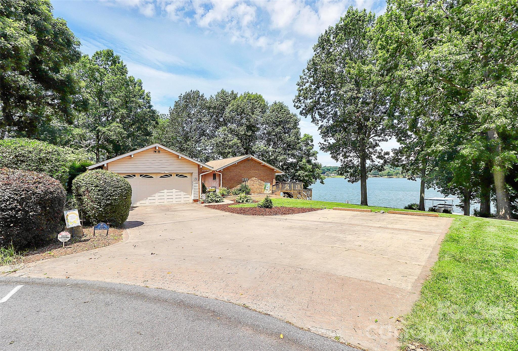 160 Quail Hollow Drive — Kings Mountain
