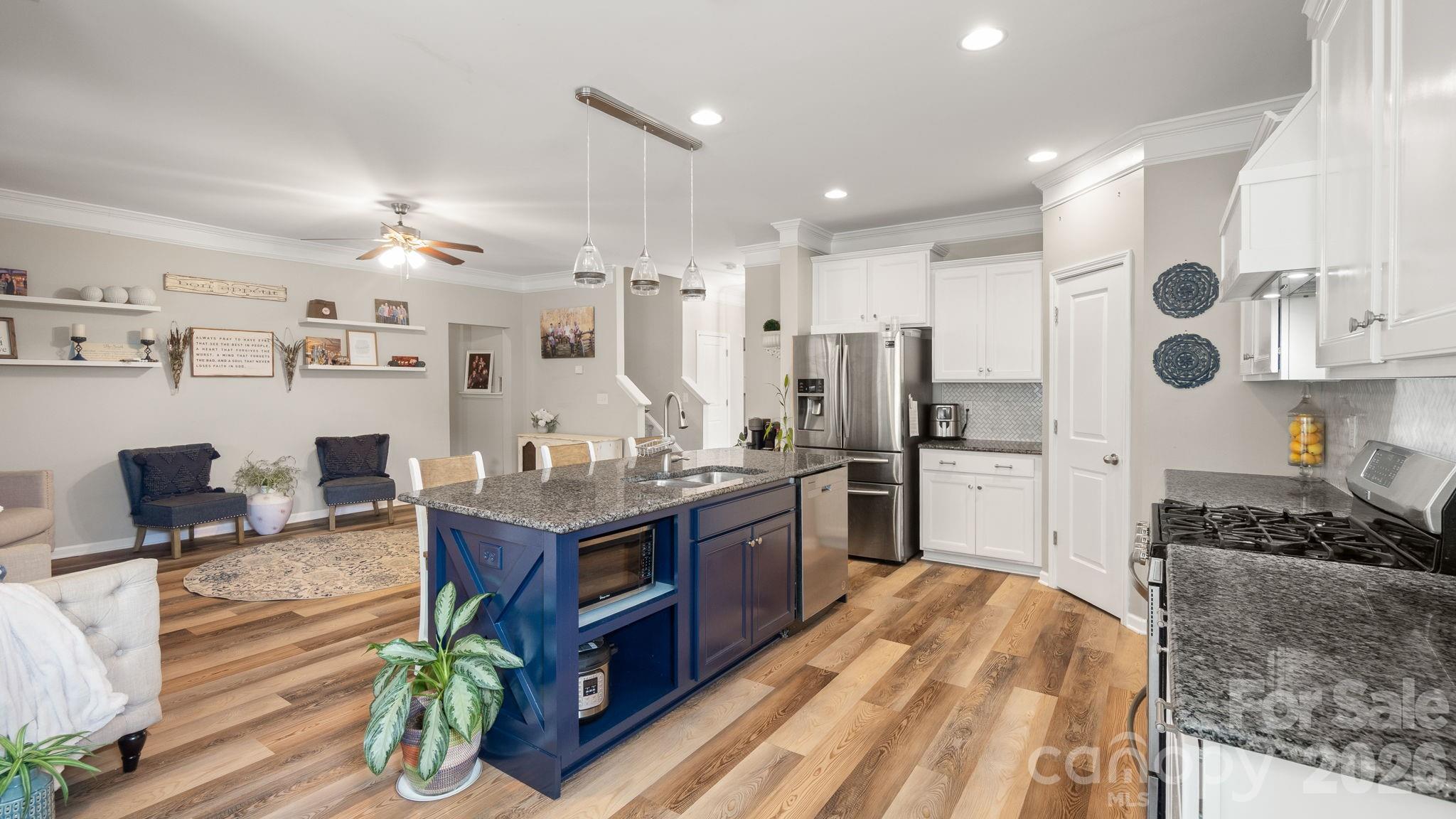 4708 Summerside Drive — Clover