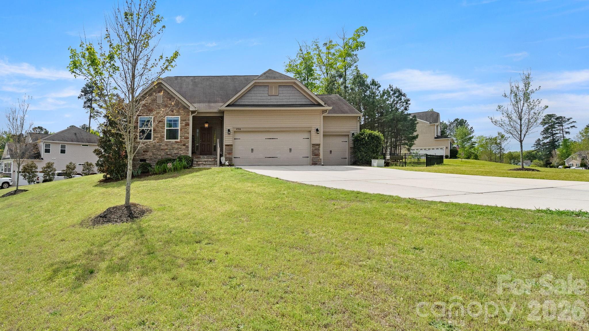 4708 Summerside Drive — Clover