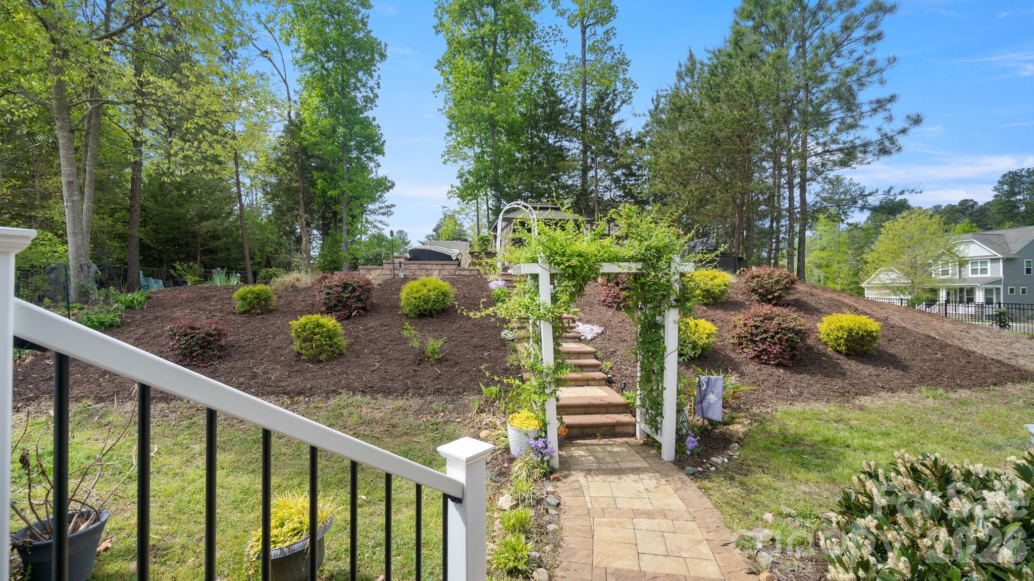 4708 Summerside Drive — Clover