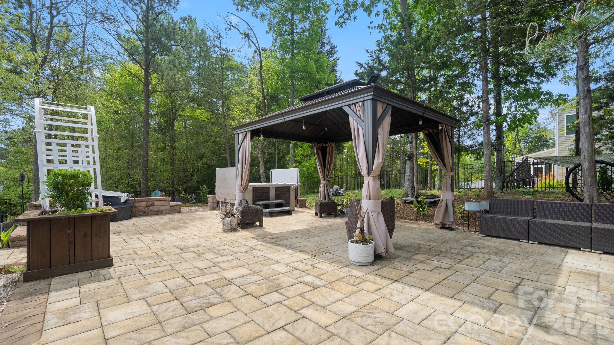 4708 Summerside Drive — Clover