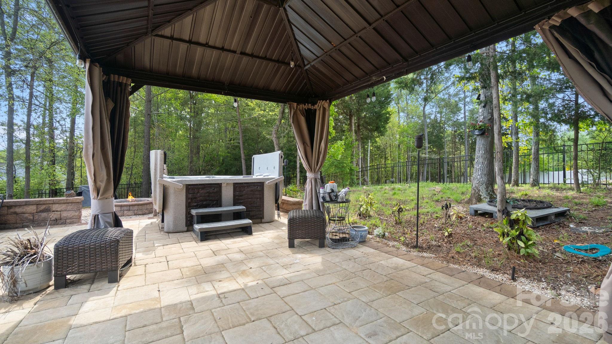 4708 Summerside Drive — Clover