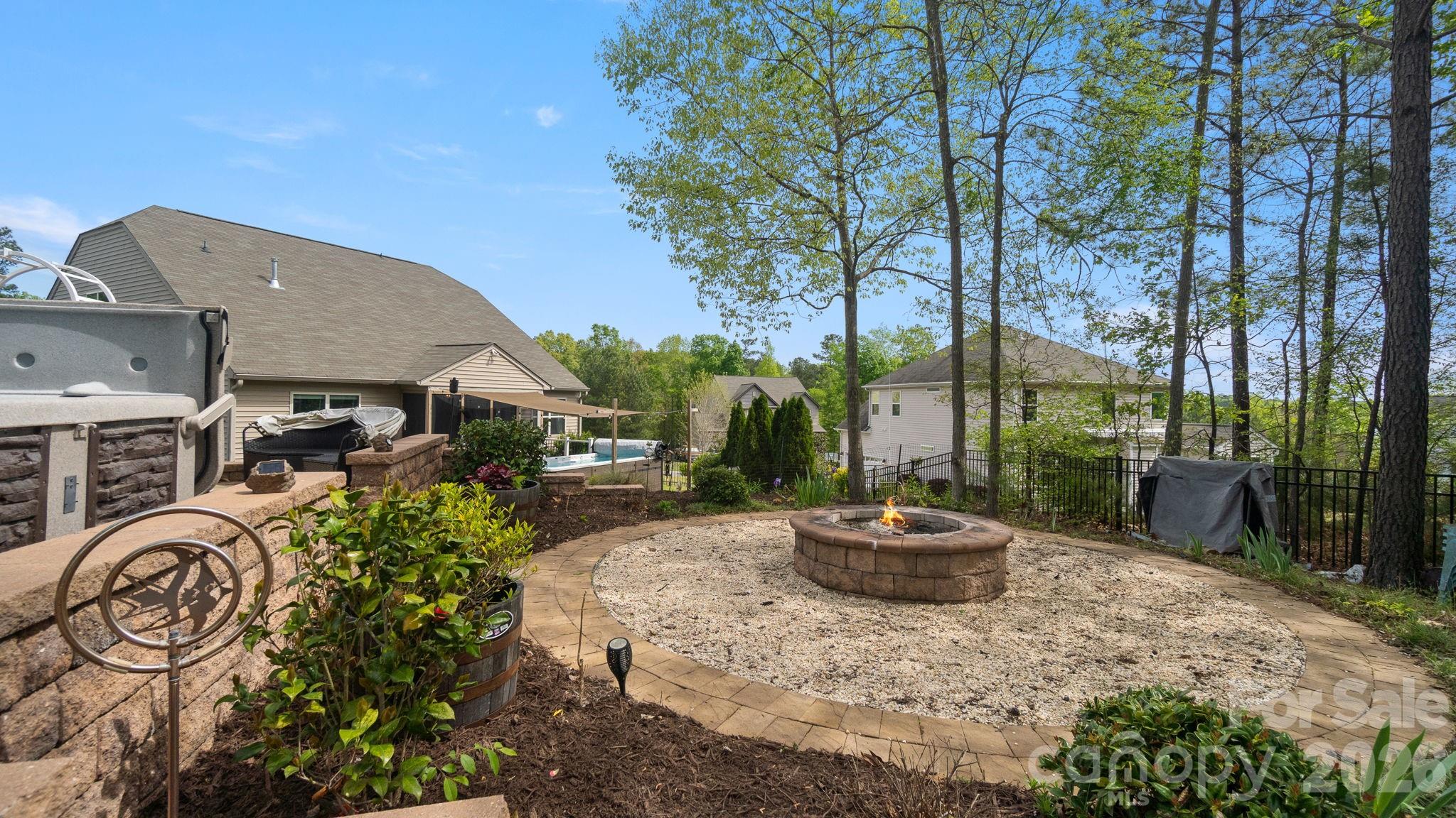 4708 Summerside Drive — Clover