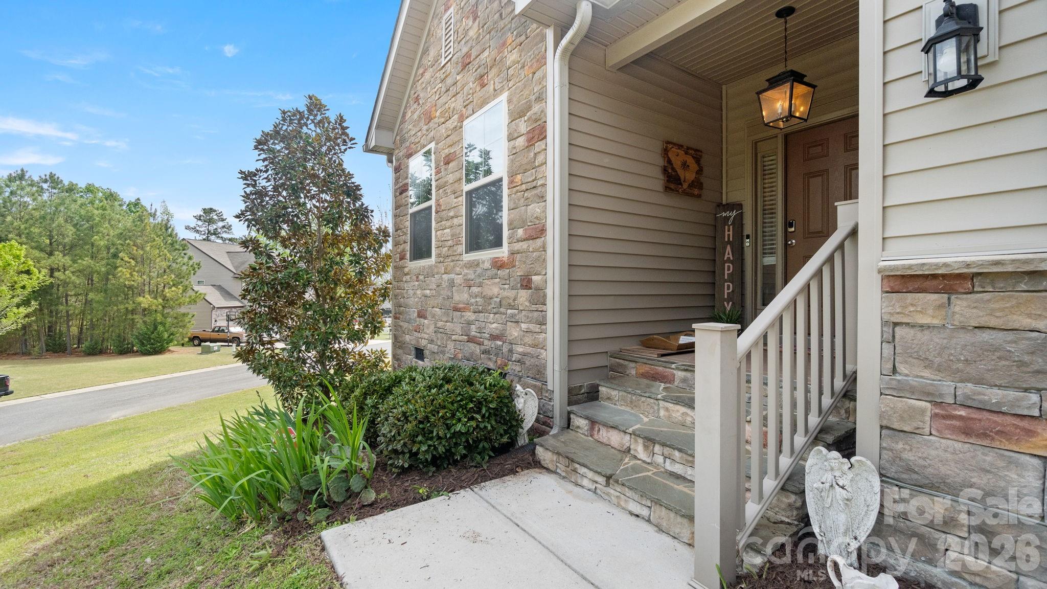 4708 Summerside Drive — Clover