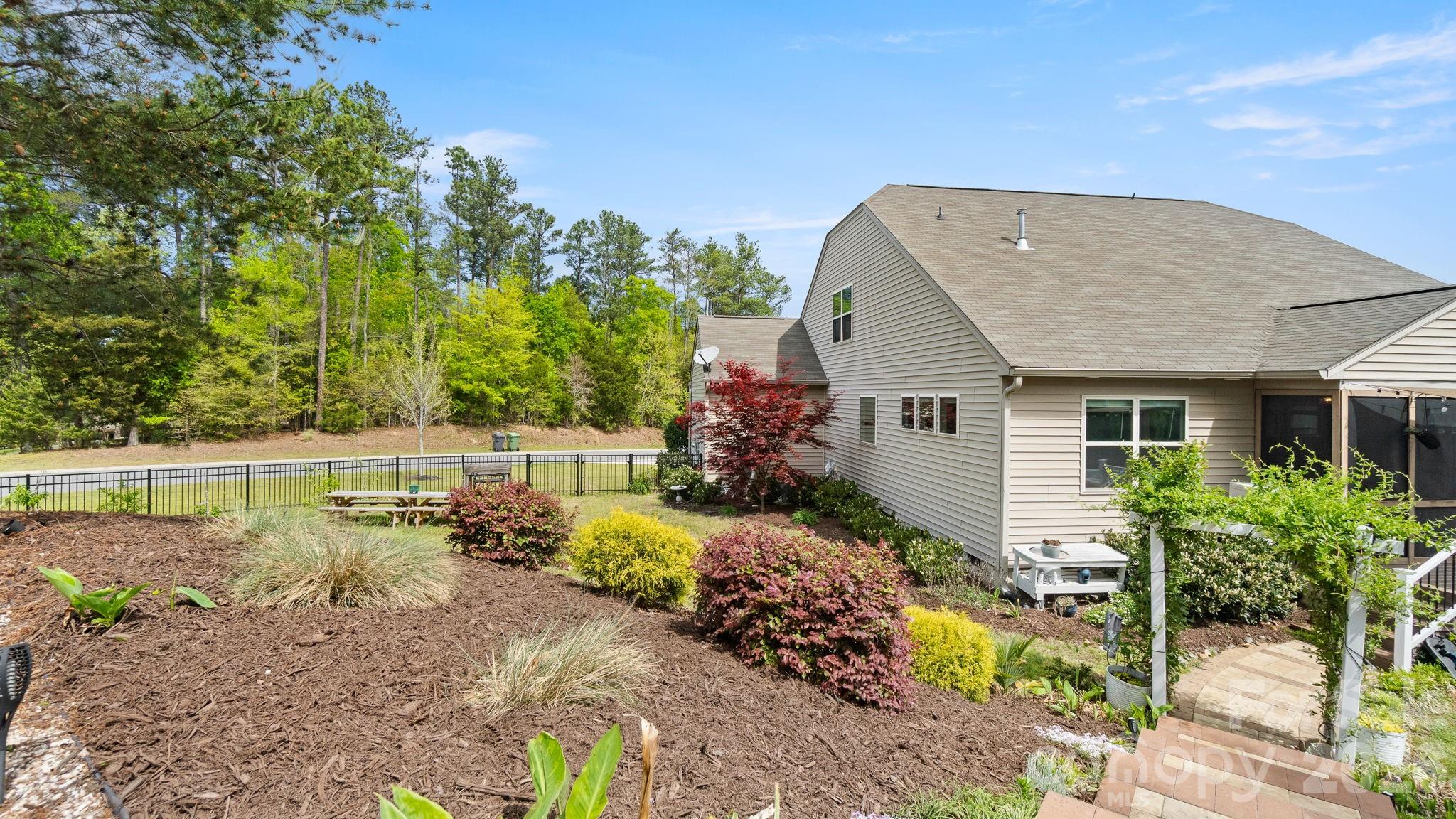 4708 Summerside Drive — Clover