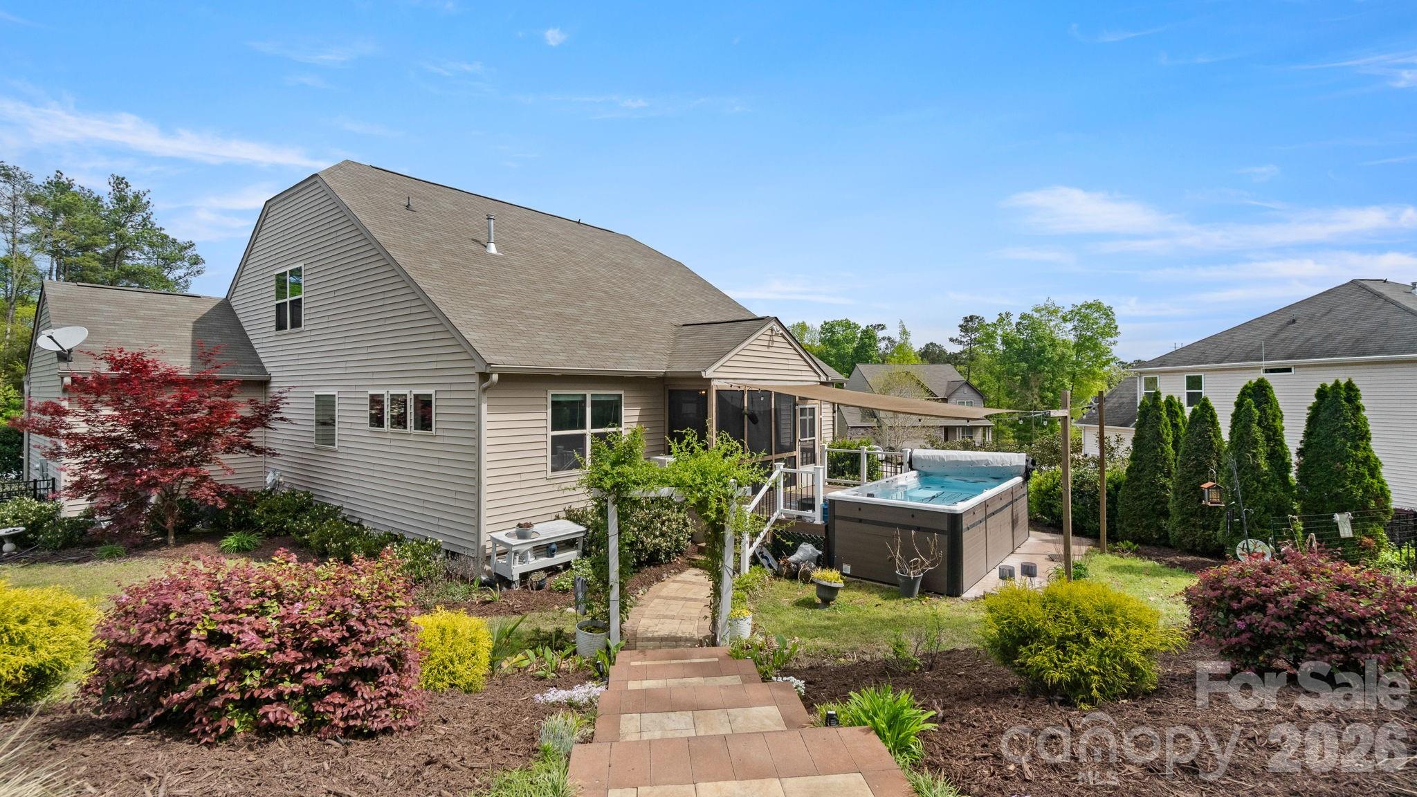 4708 Summerside Drive — Clover