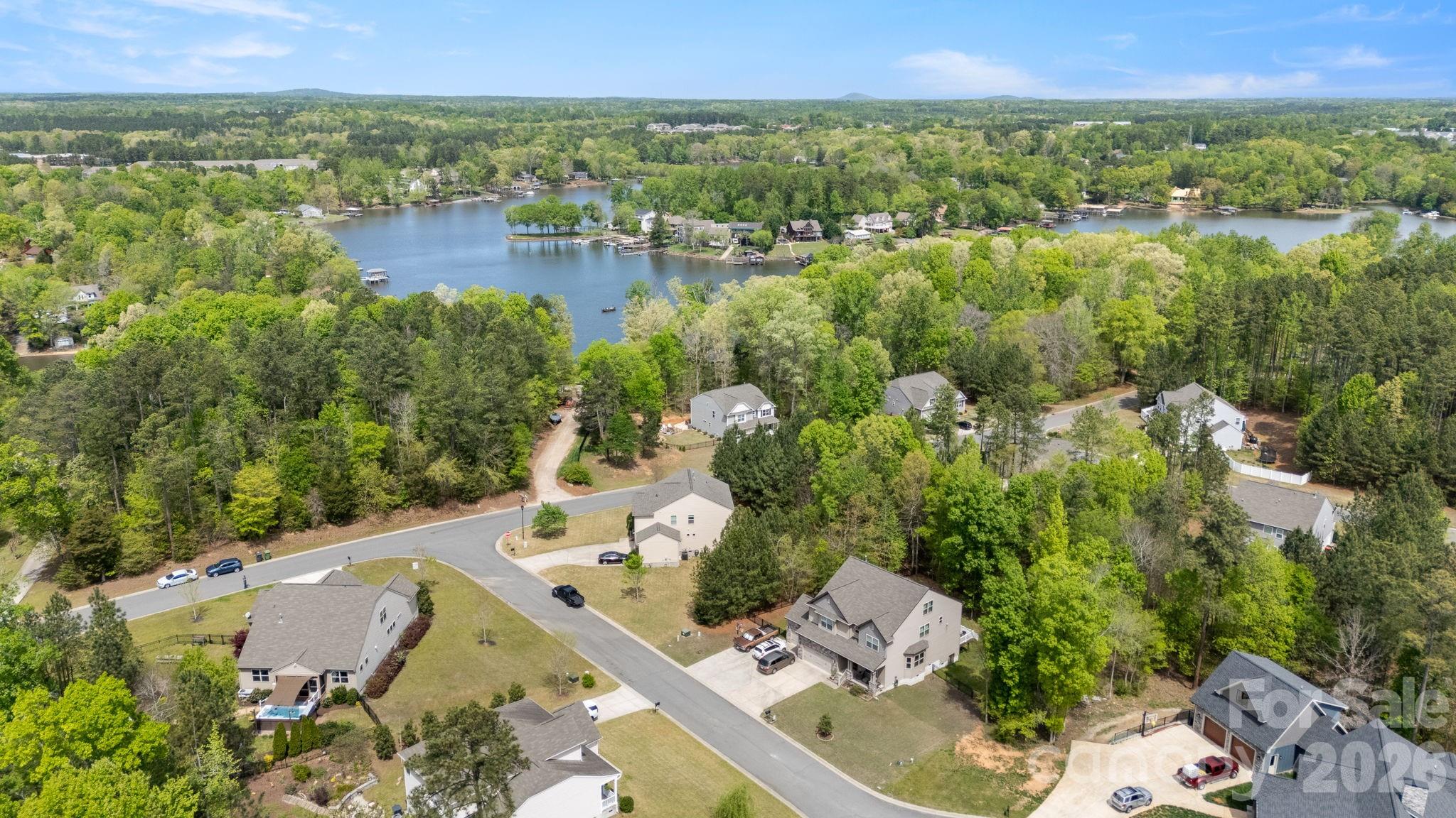 4708 Summerside Drive — Clover