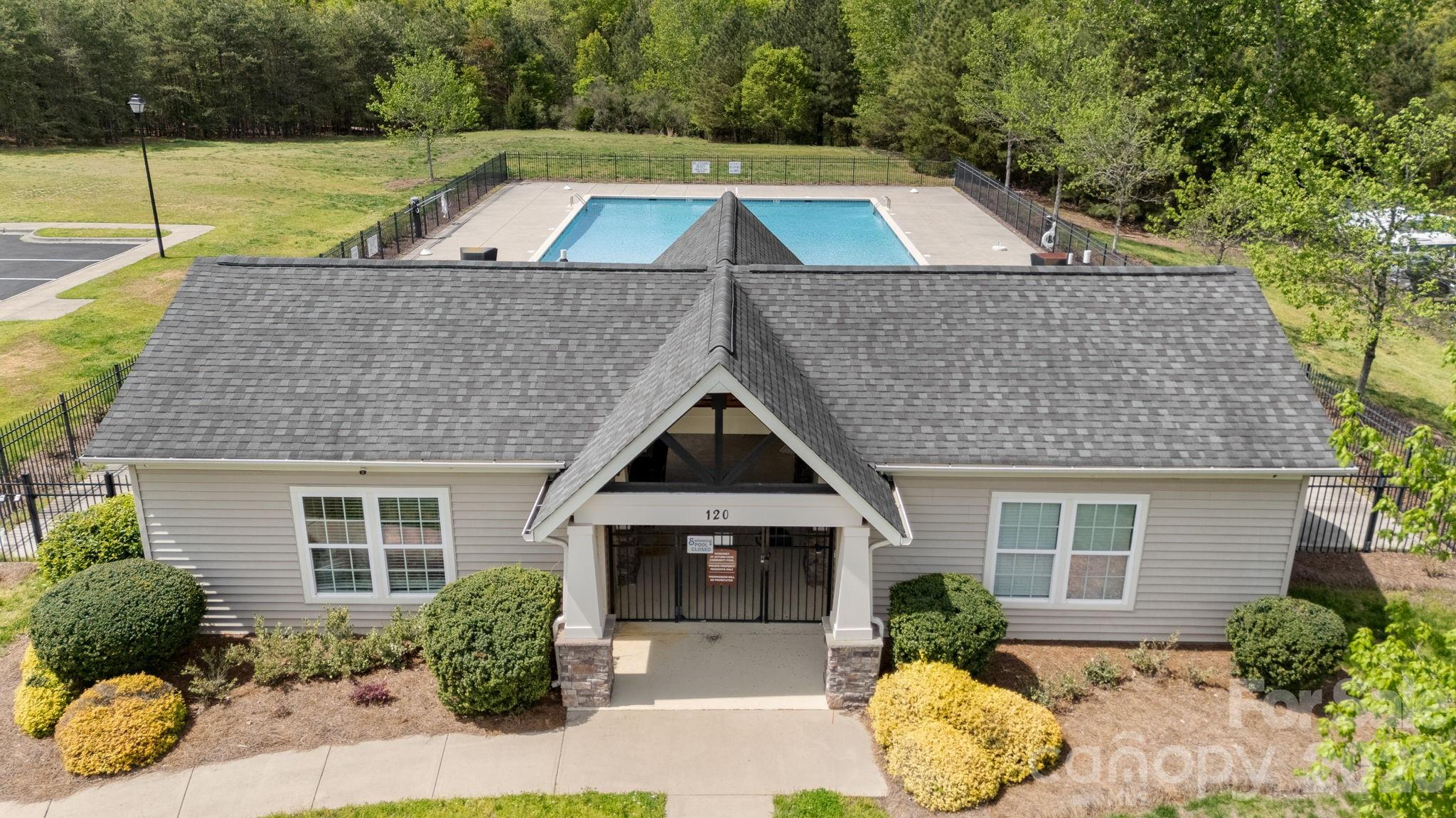 4708 Summerside Drive — Clover