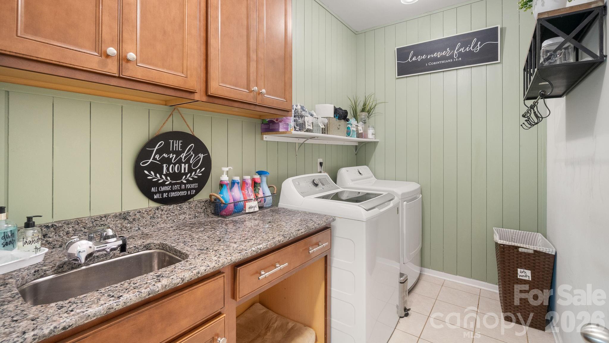4708 Summerside Drive — Clover