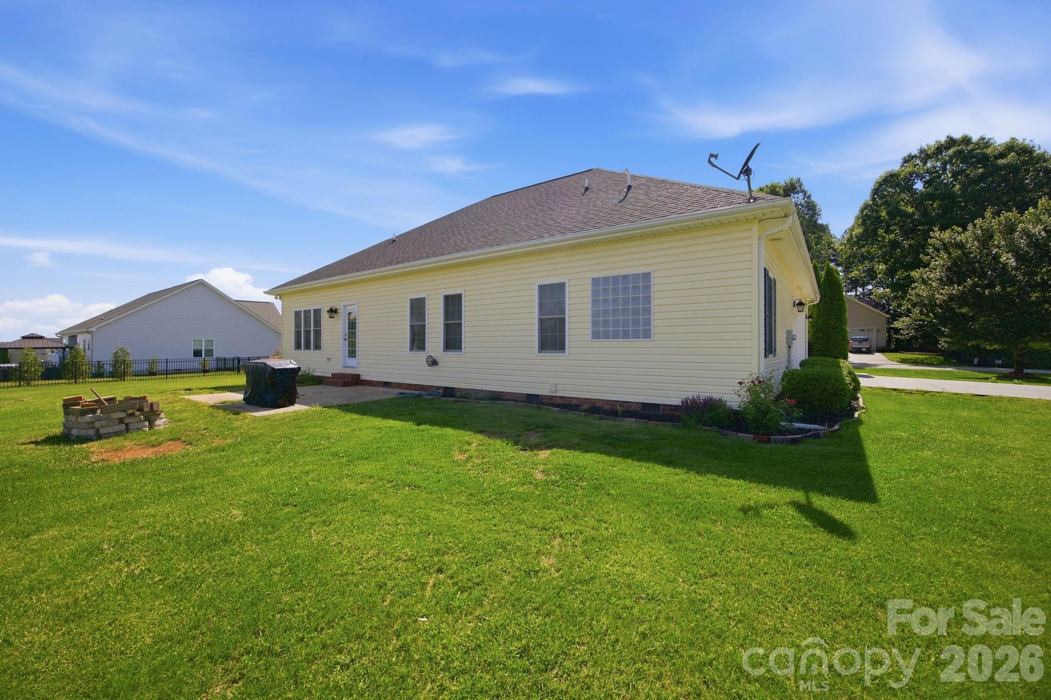 104 Castle Pines Lane — Statesville