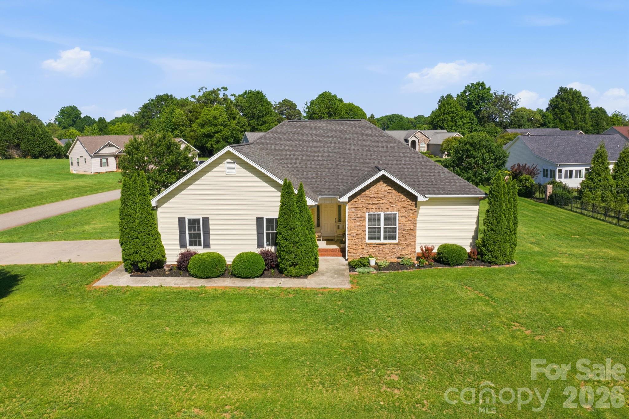 104 Castle Pines Lane — Statesville