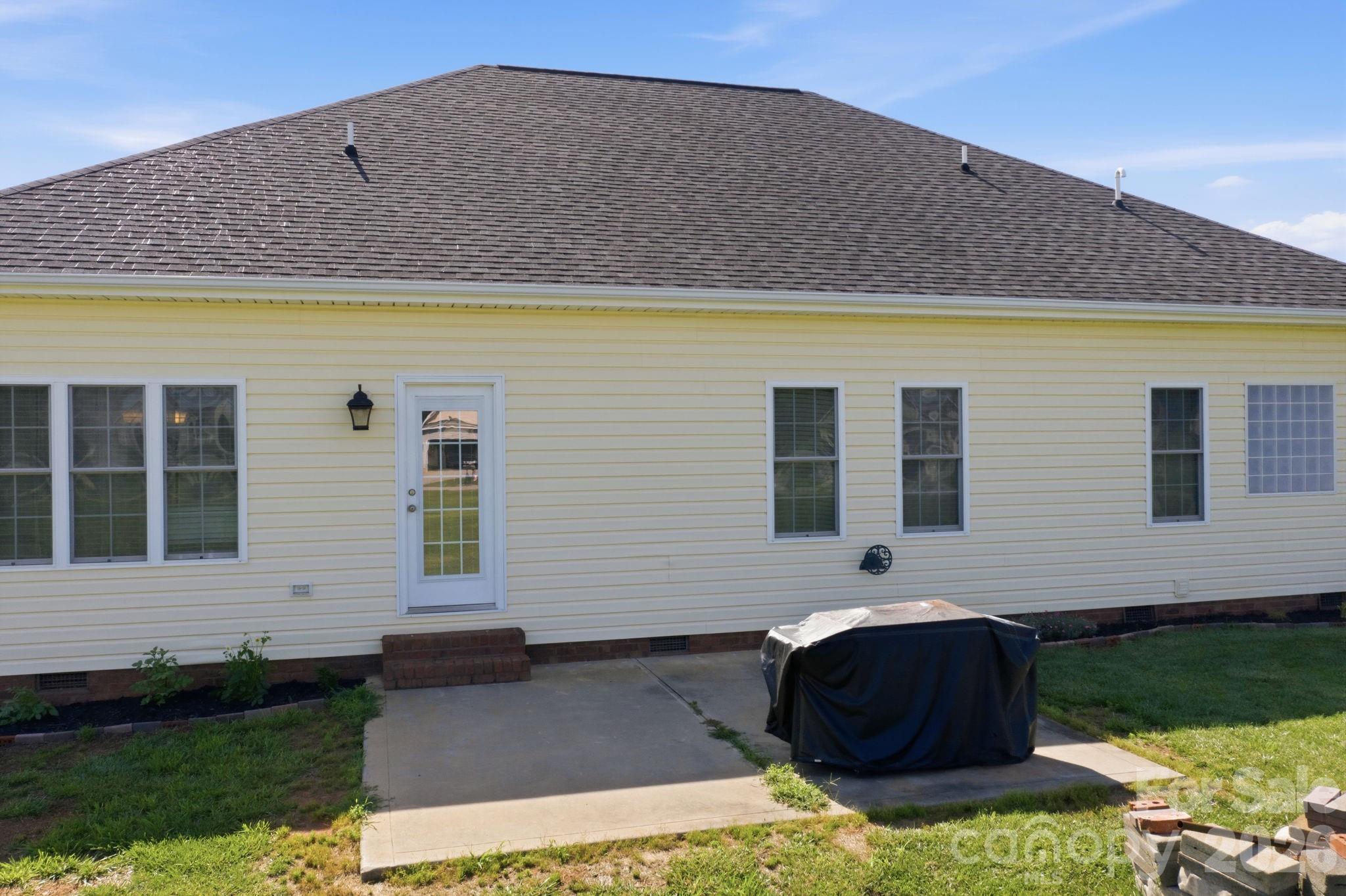 104 Castle Pines Lane — Statesville