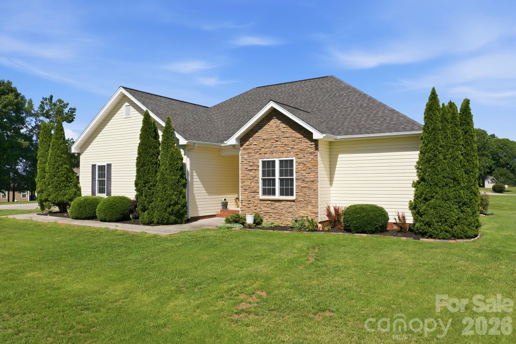 104 Castle Pines Lane — Statesville