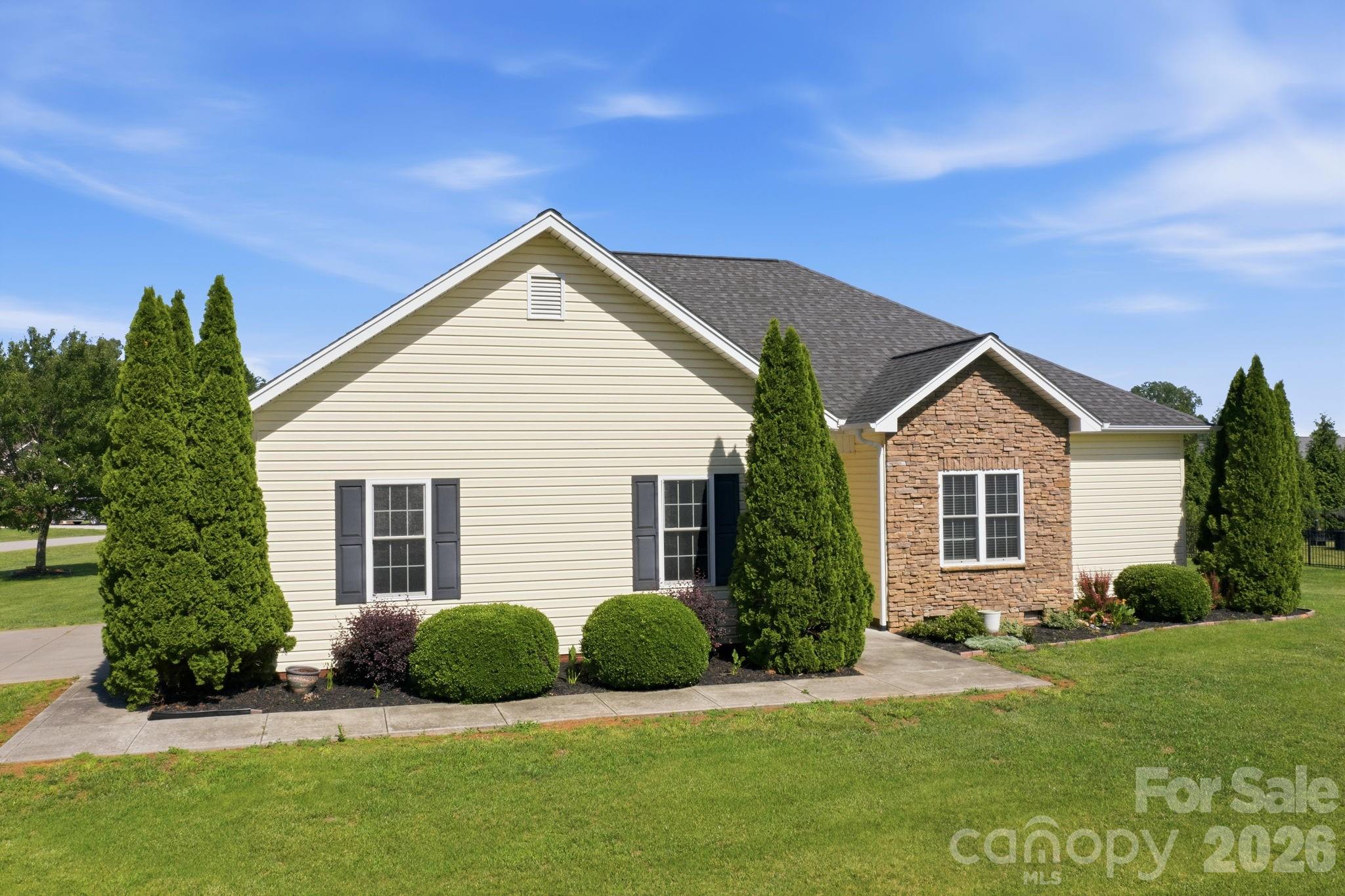 104 Castle Pines Lane — Statesville