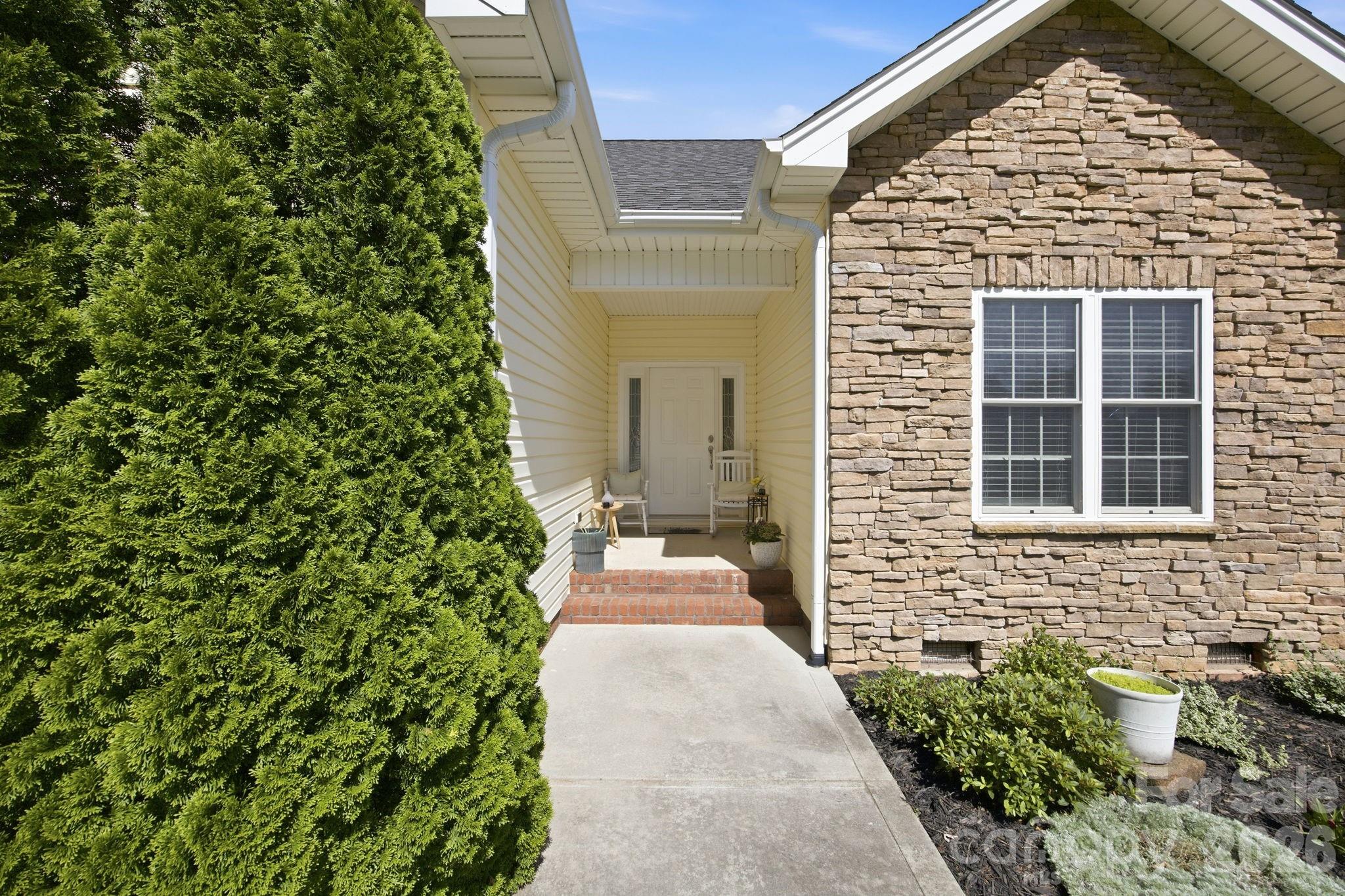 104 Castle Pines Lane — Statesville