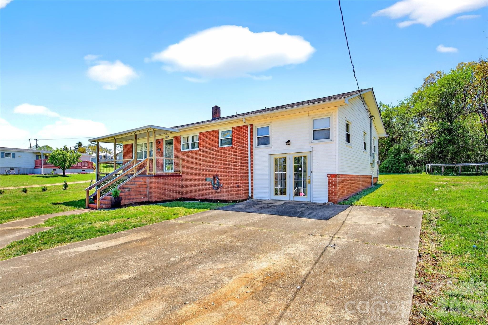 85 Bostic Street — Marion
