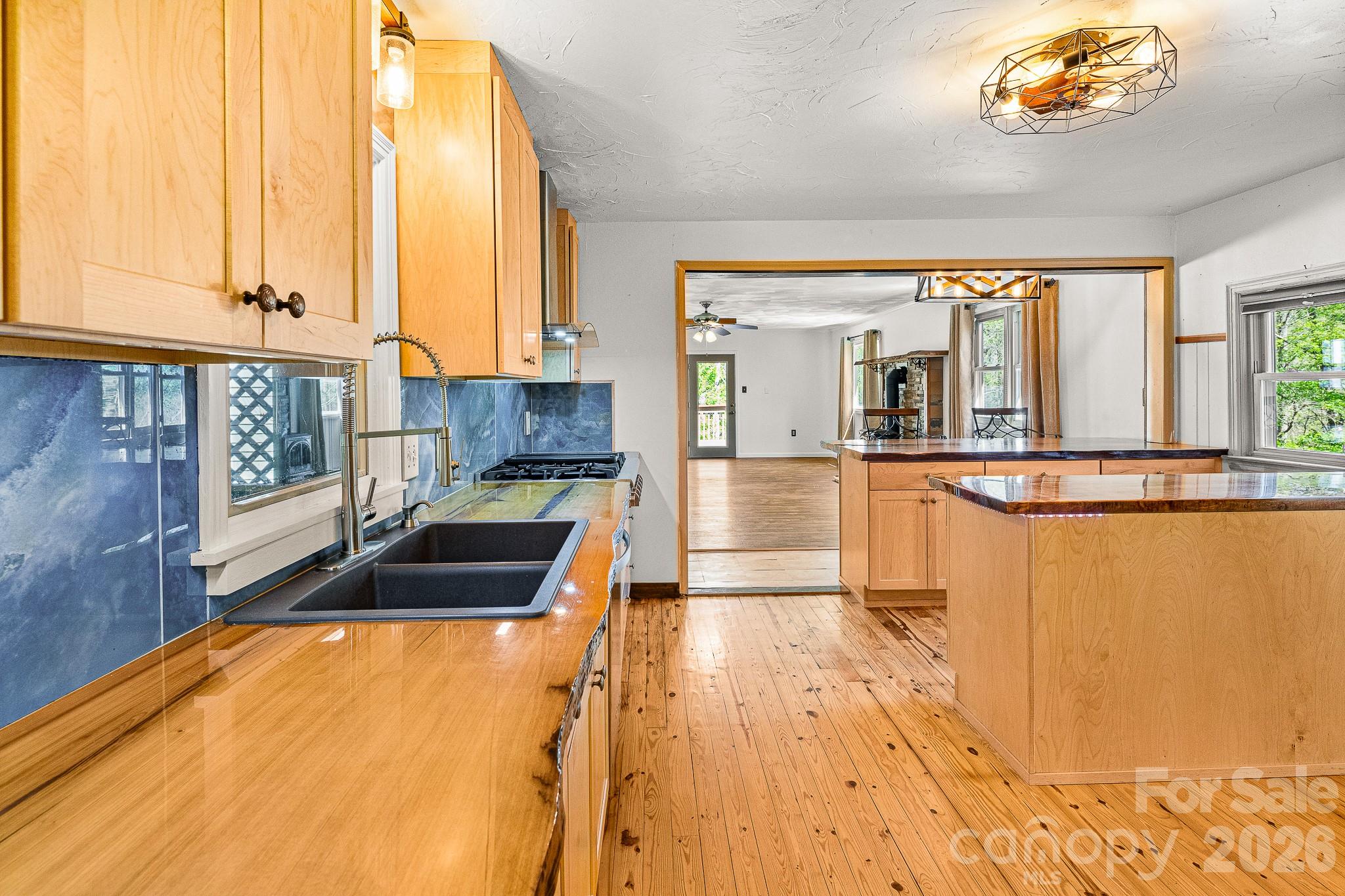 114 Walker Street — Black Mountain