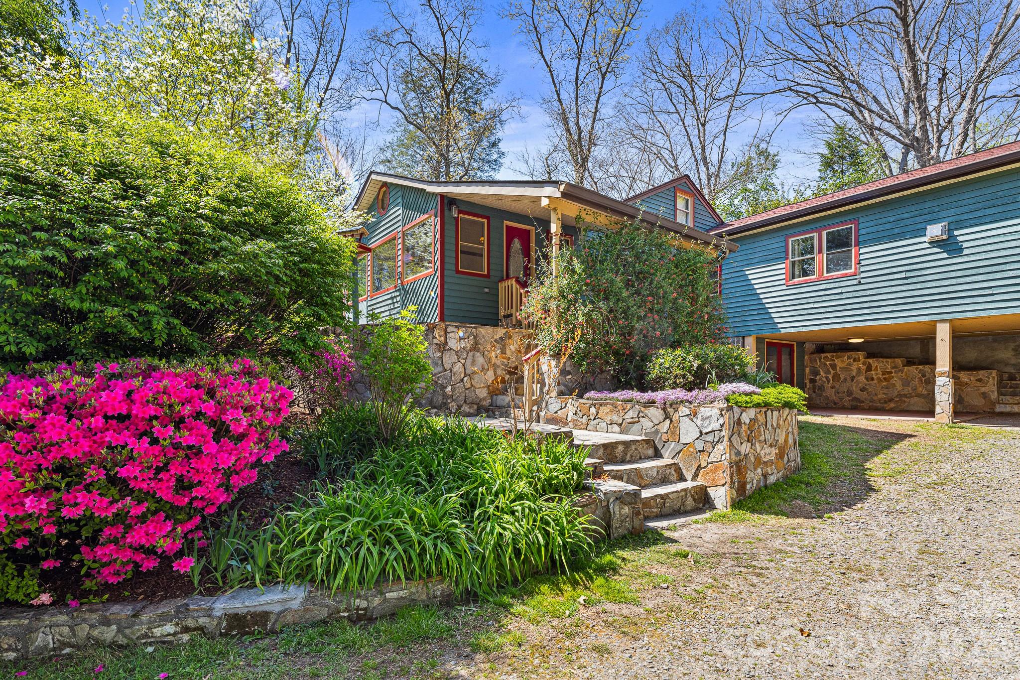 114 Walker Street — Black Mountain