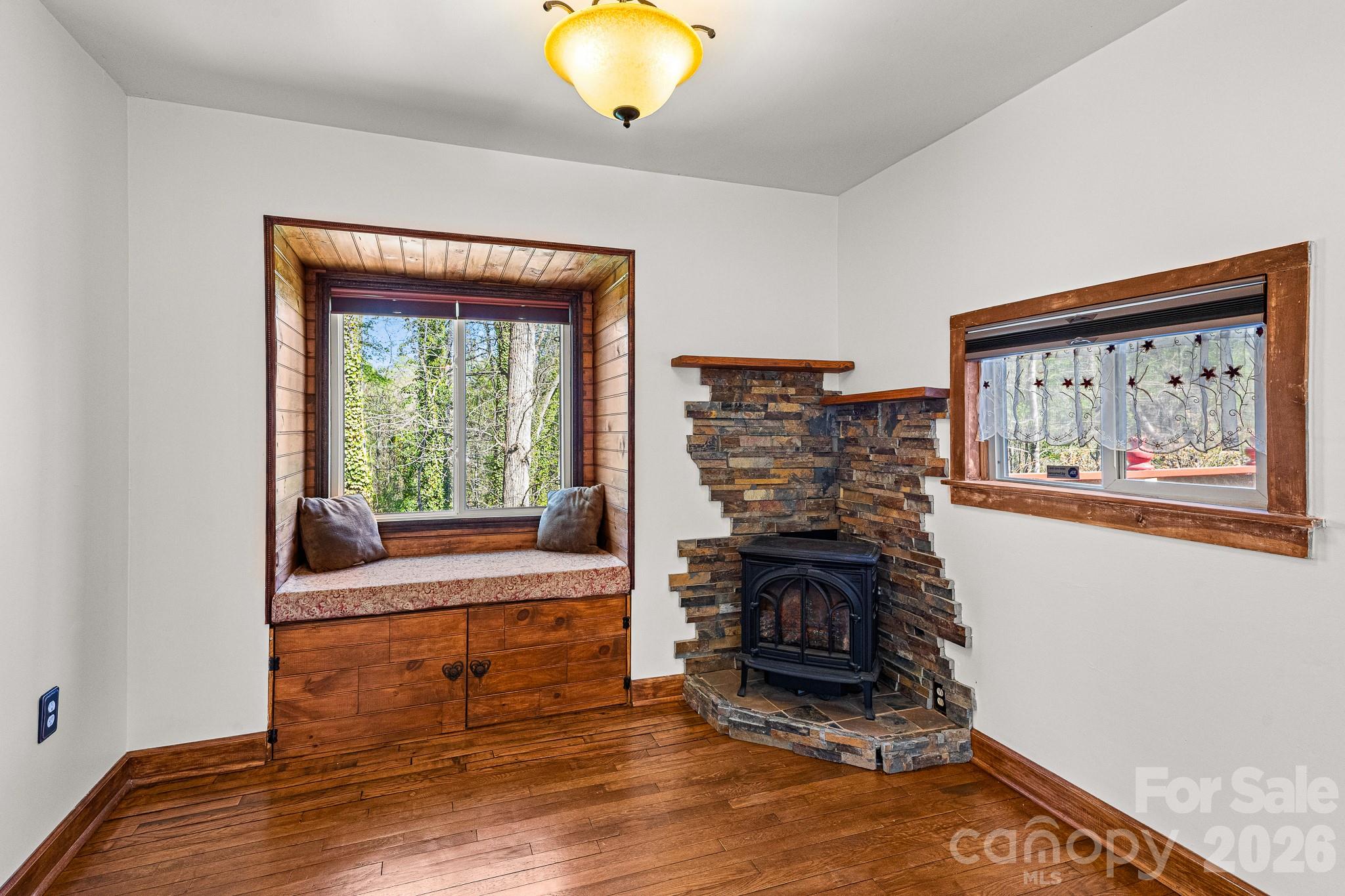 114 Walker Street — Black Mountain