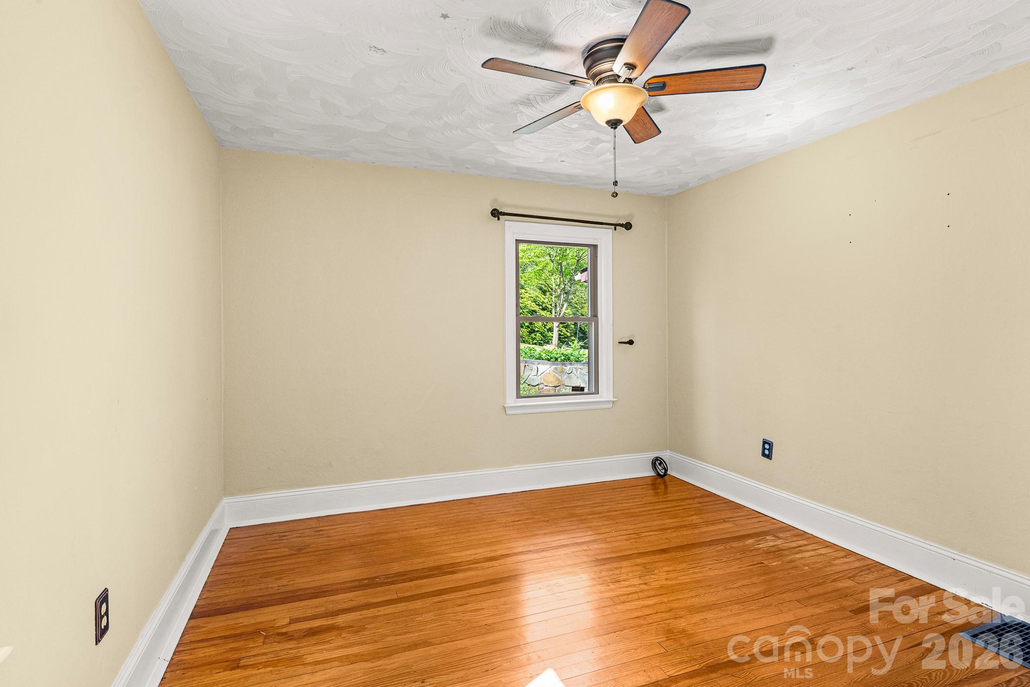 114 Walker Street — Black Mountain