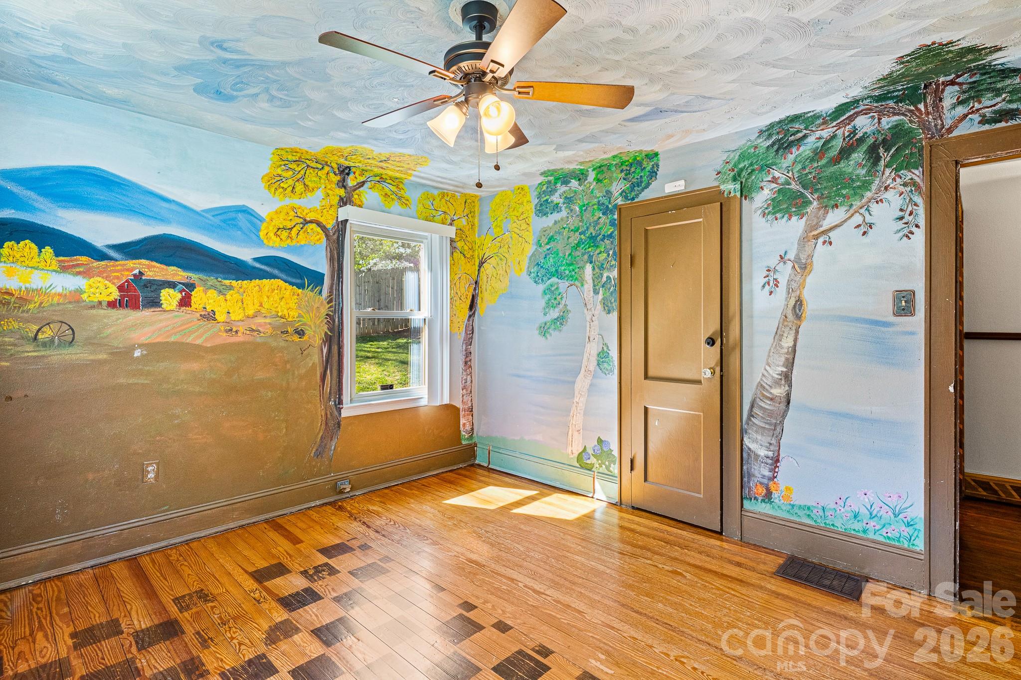 114 Walker Street — Black Mountain