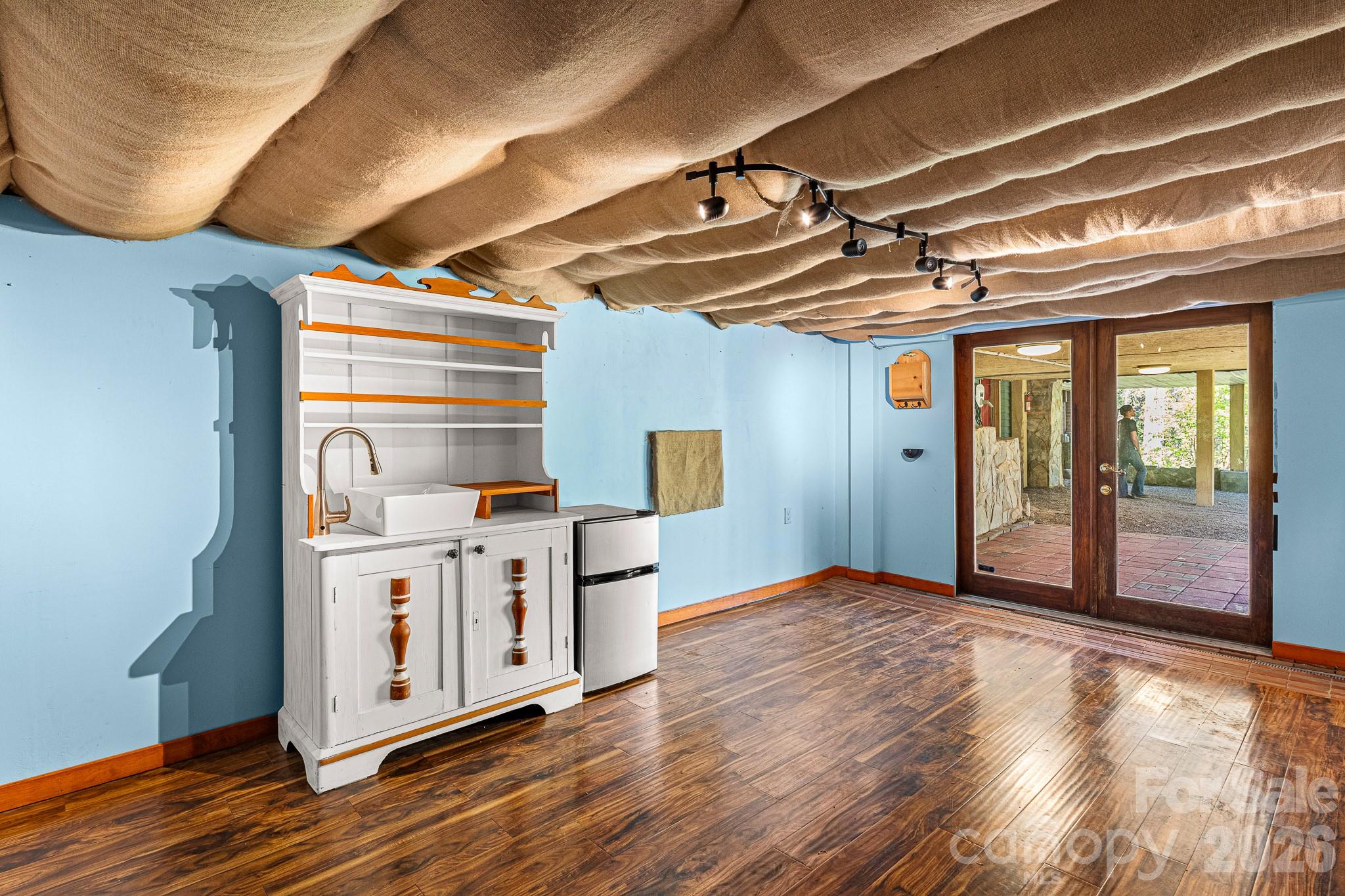 114 Walker Street — Black Mountain