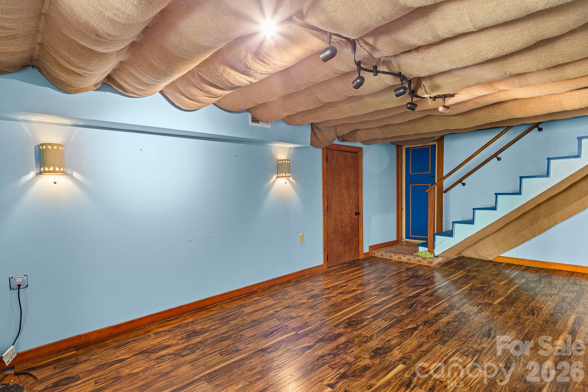 114 Walker Street — Black Mountain
