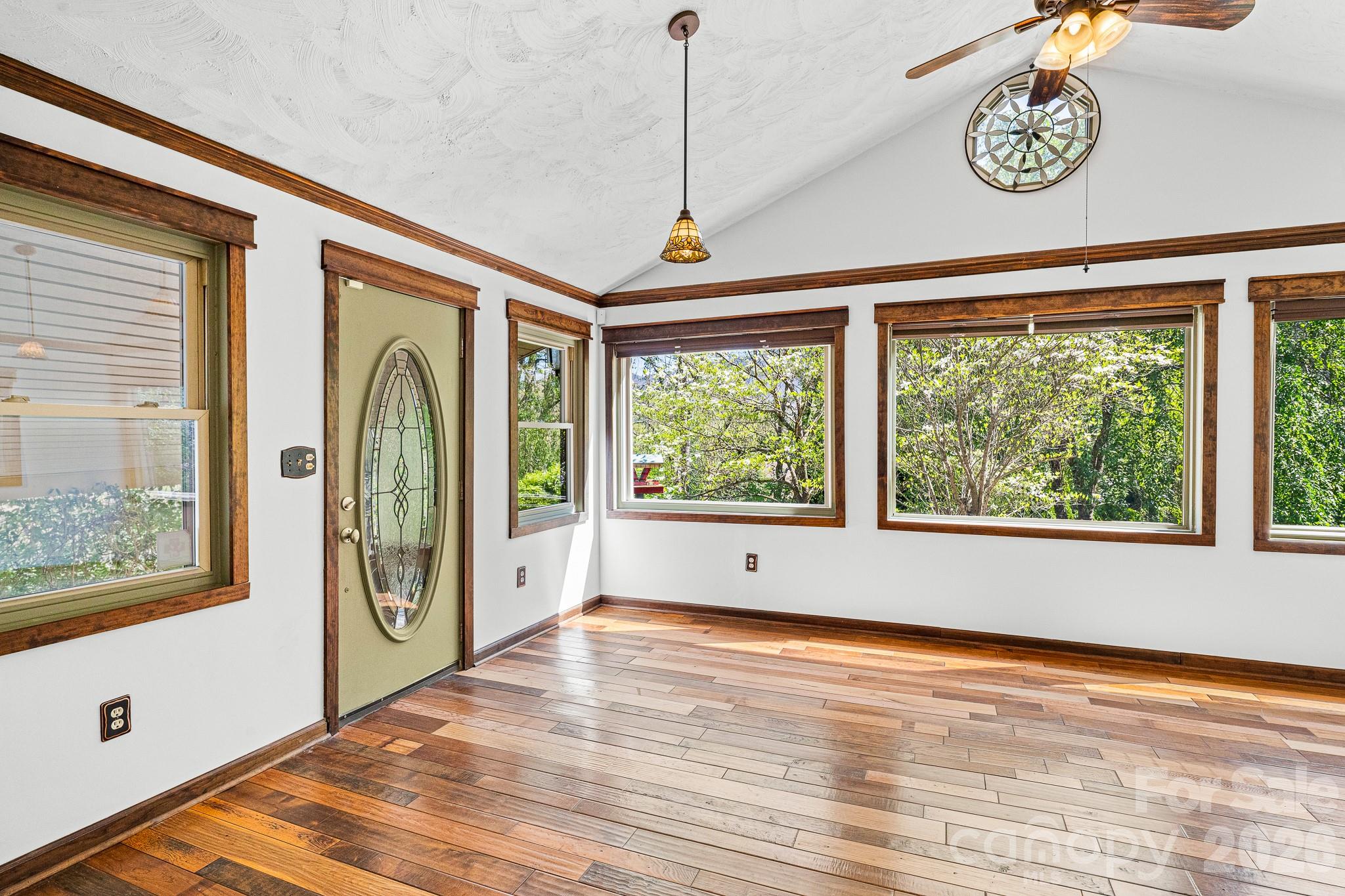 114 Walker Street — Black Mountain