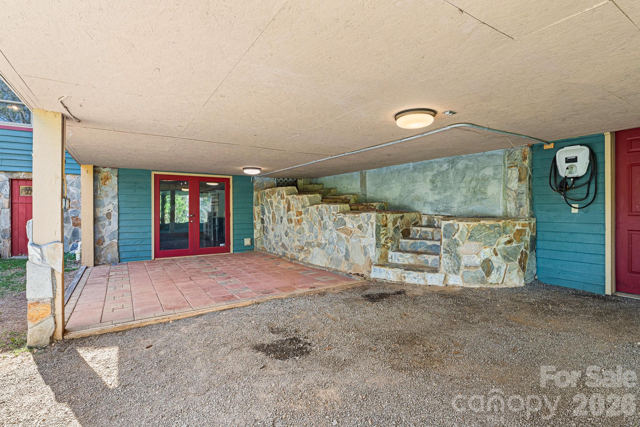 114 Walker Street — Black Mountain