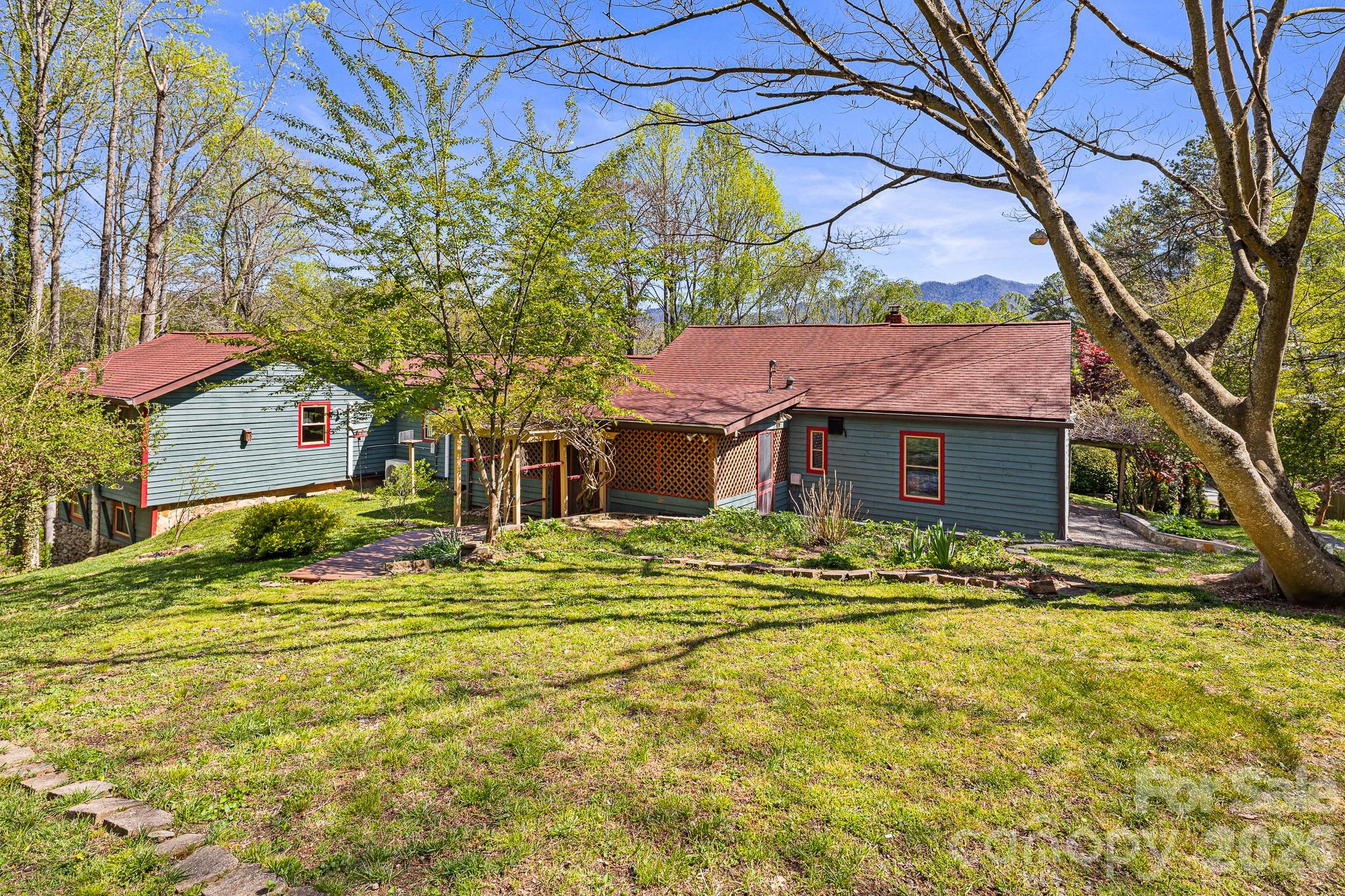 114 Walker Street — Black Mountain