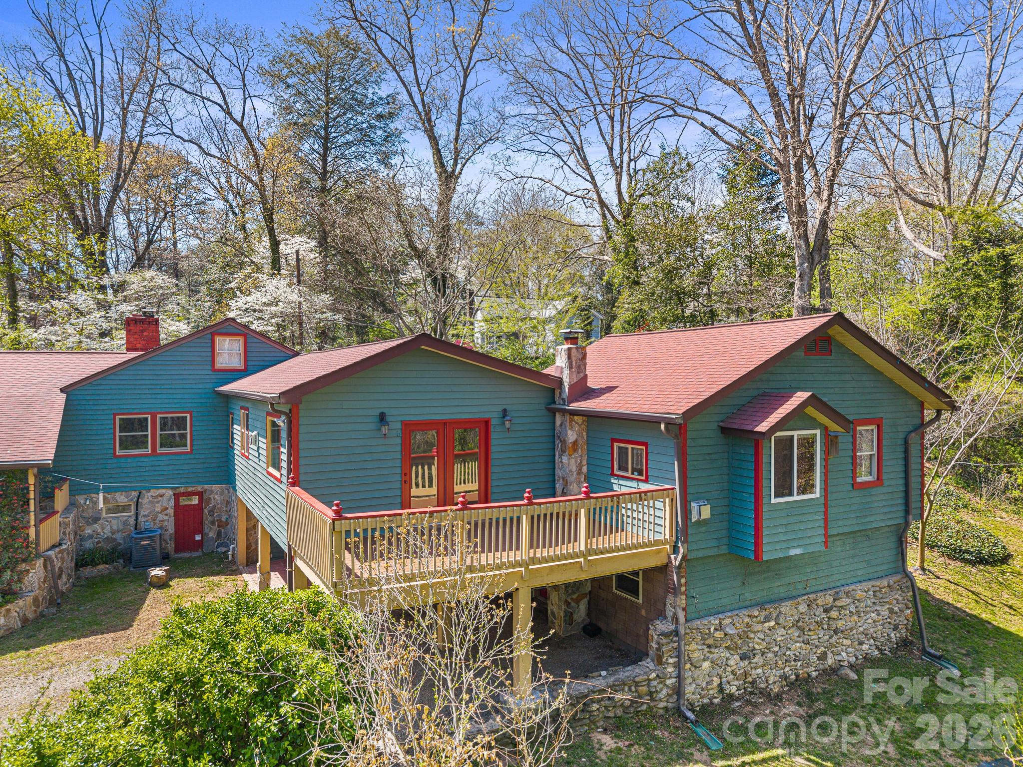 114 Walker Street — Black Mountain
