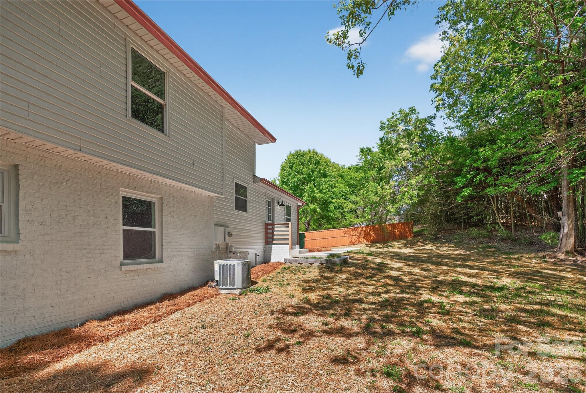 300 Dollar Circle — Charlotte