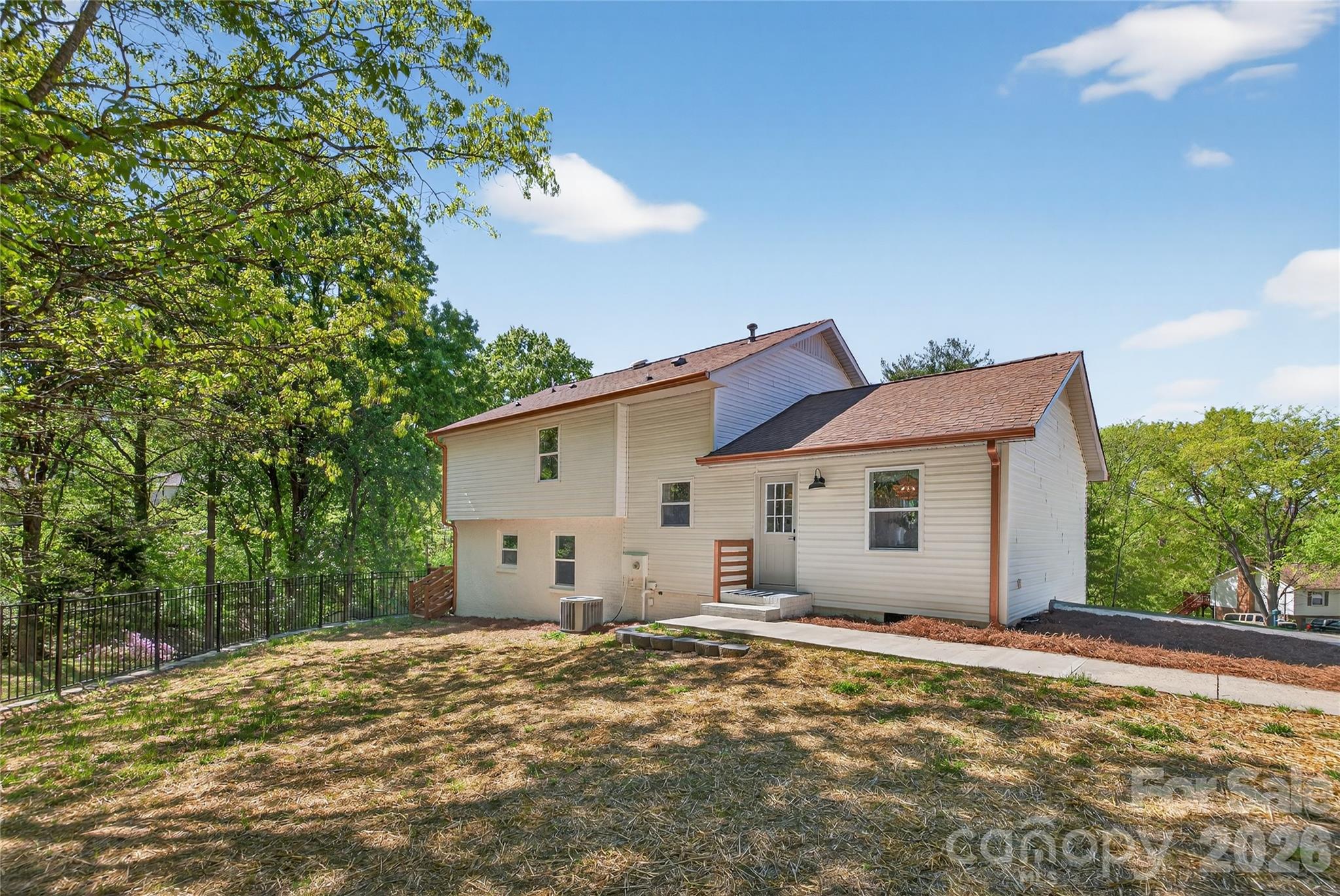 300 Dollar Circle — Charlotte