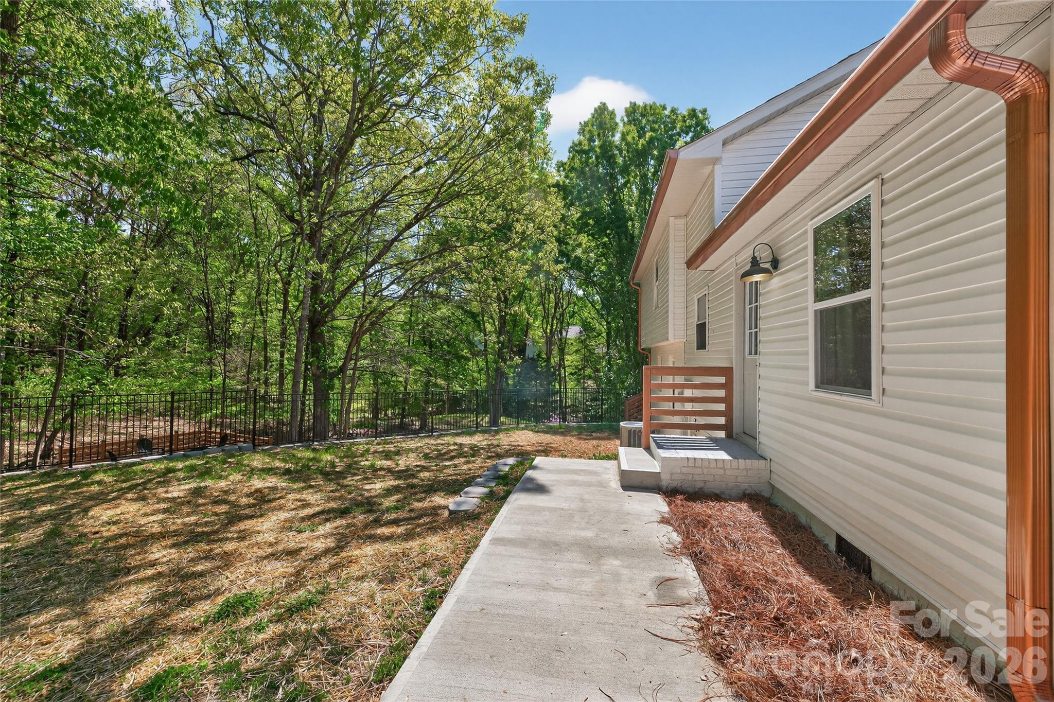300 Dollar Circle — Charlotte