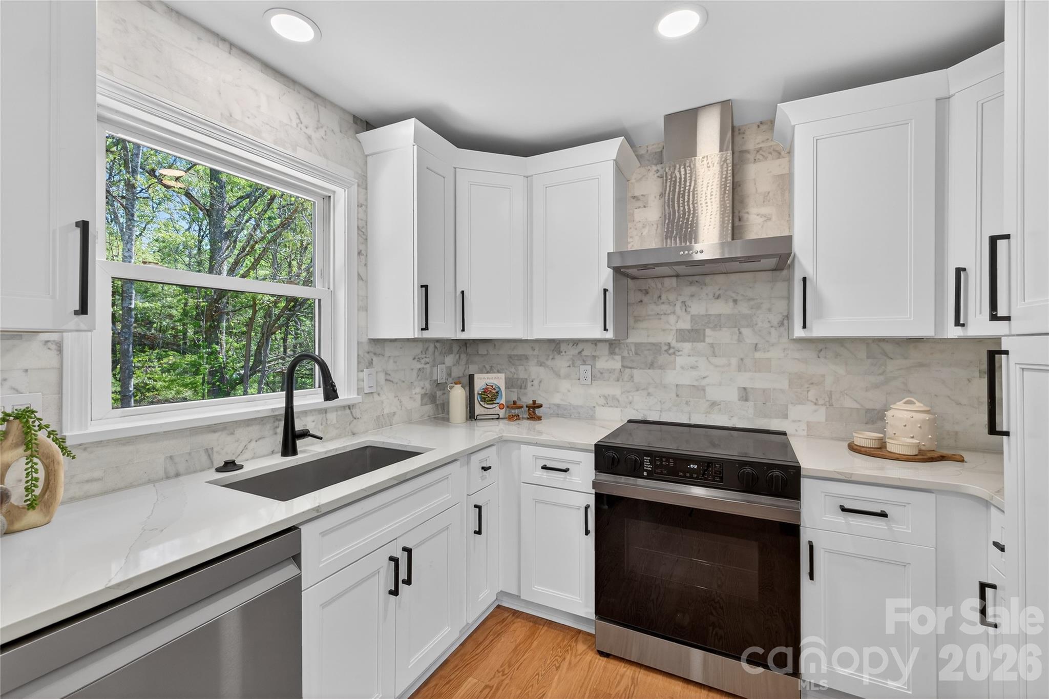 300 Dollar Circle — Charlotte