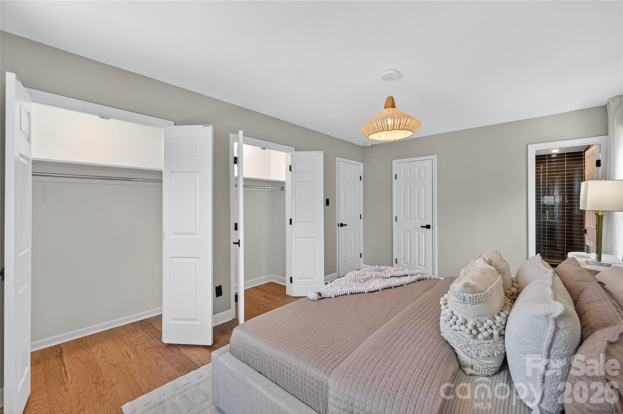 300 Dollar Circle — Charlotte