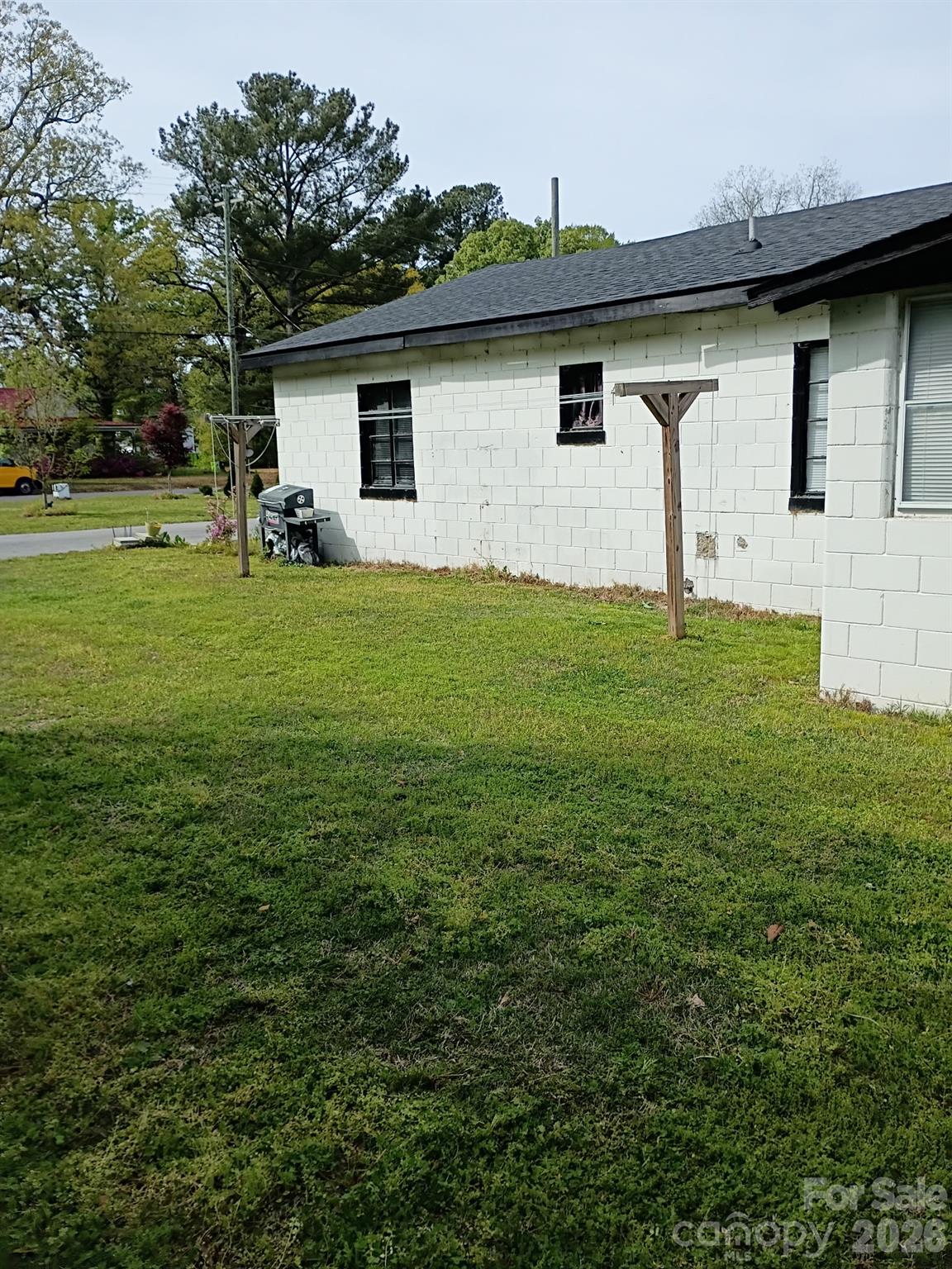 104 N Branch Street — Elm City