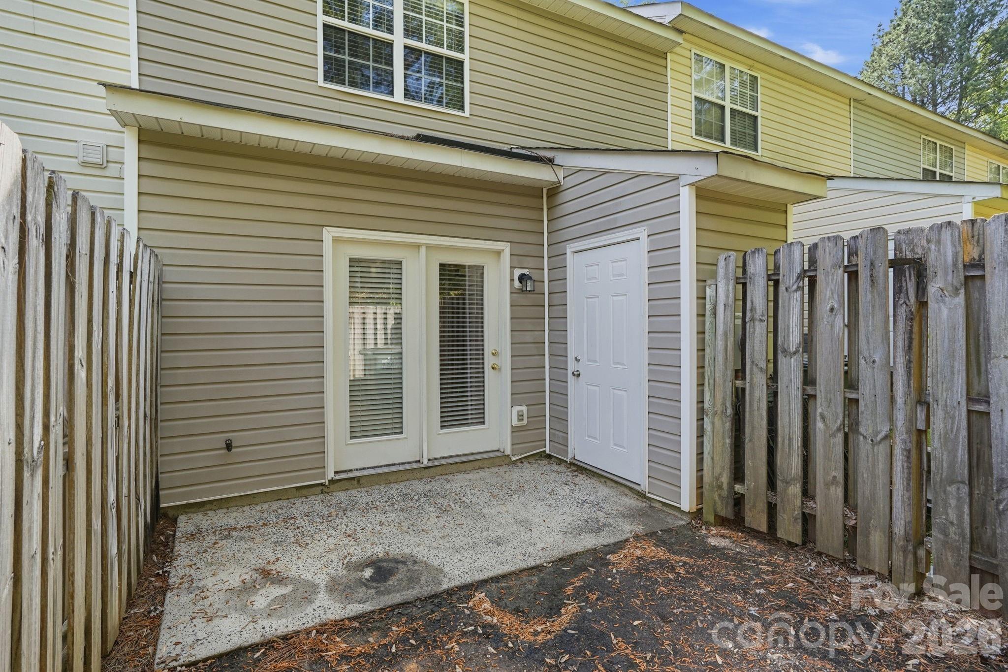 10142 Forest Landing Drive — Charlotte