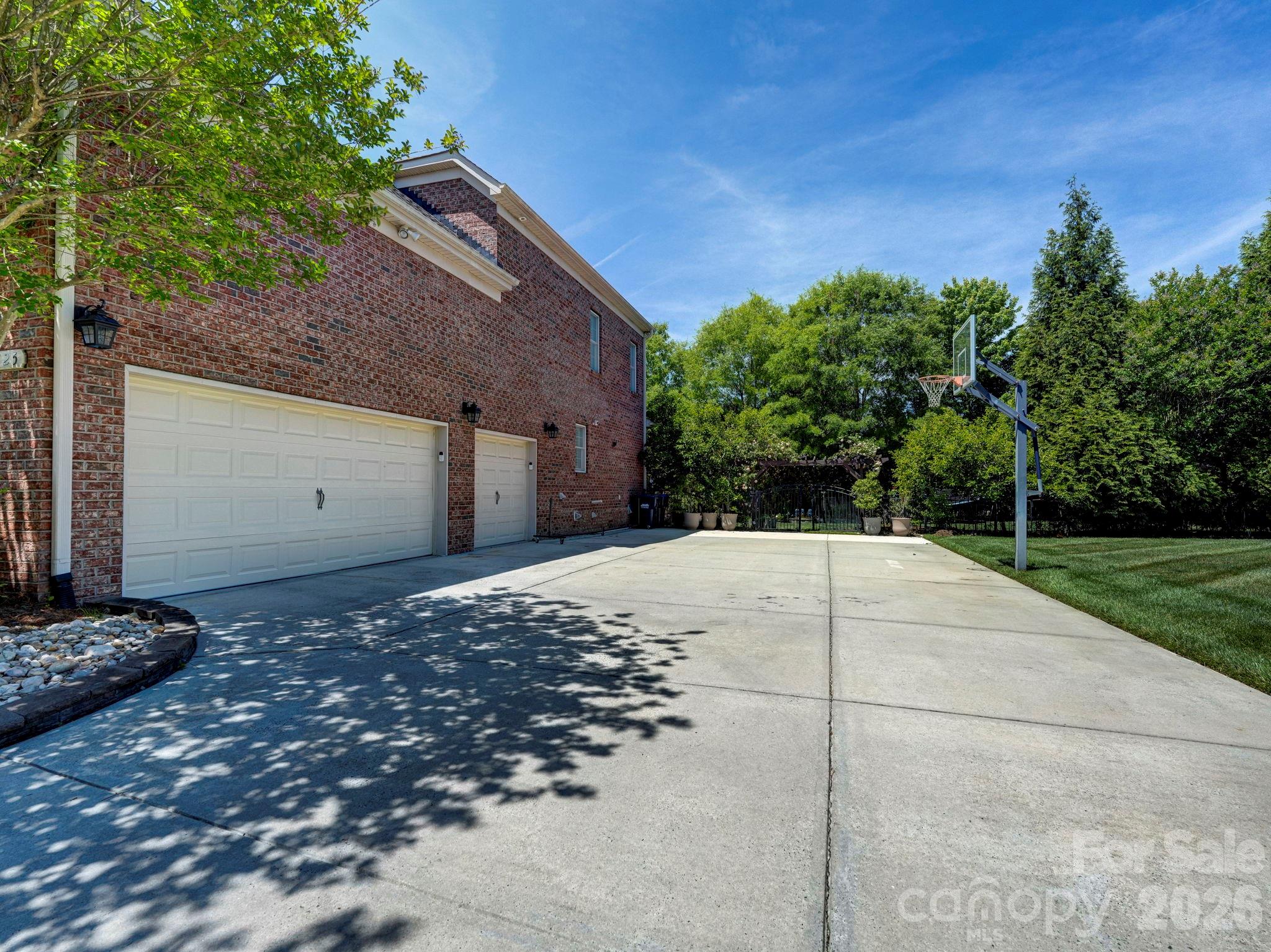 725 Wild Berry Court — Waxhaw