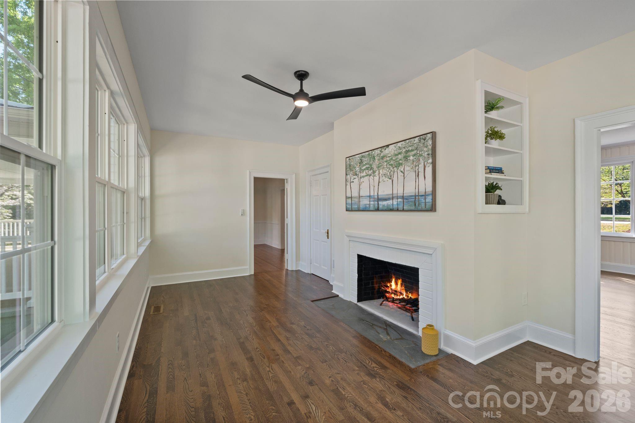3114 N Center Street — Hickory