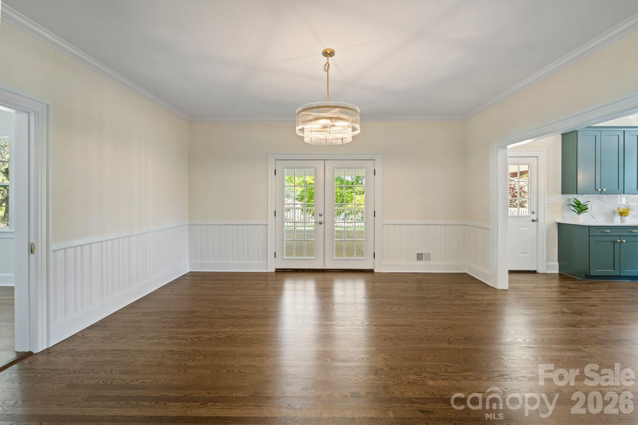 3114 N Center Street — Hickory