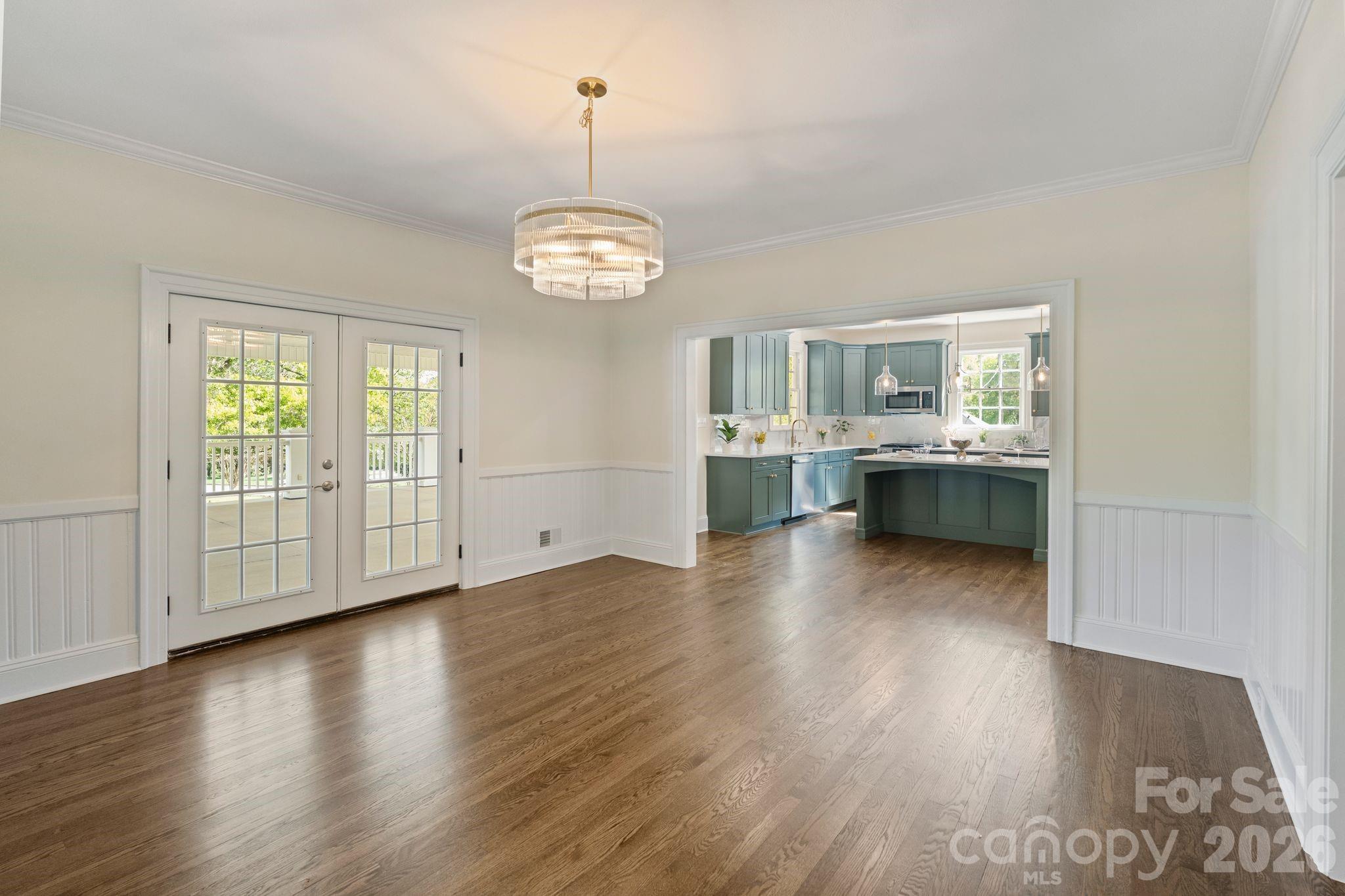 3114 N Center Street — Hickory